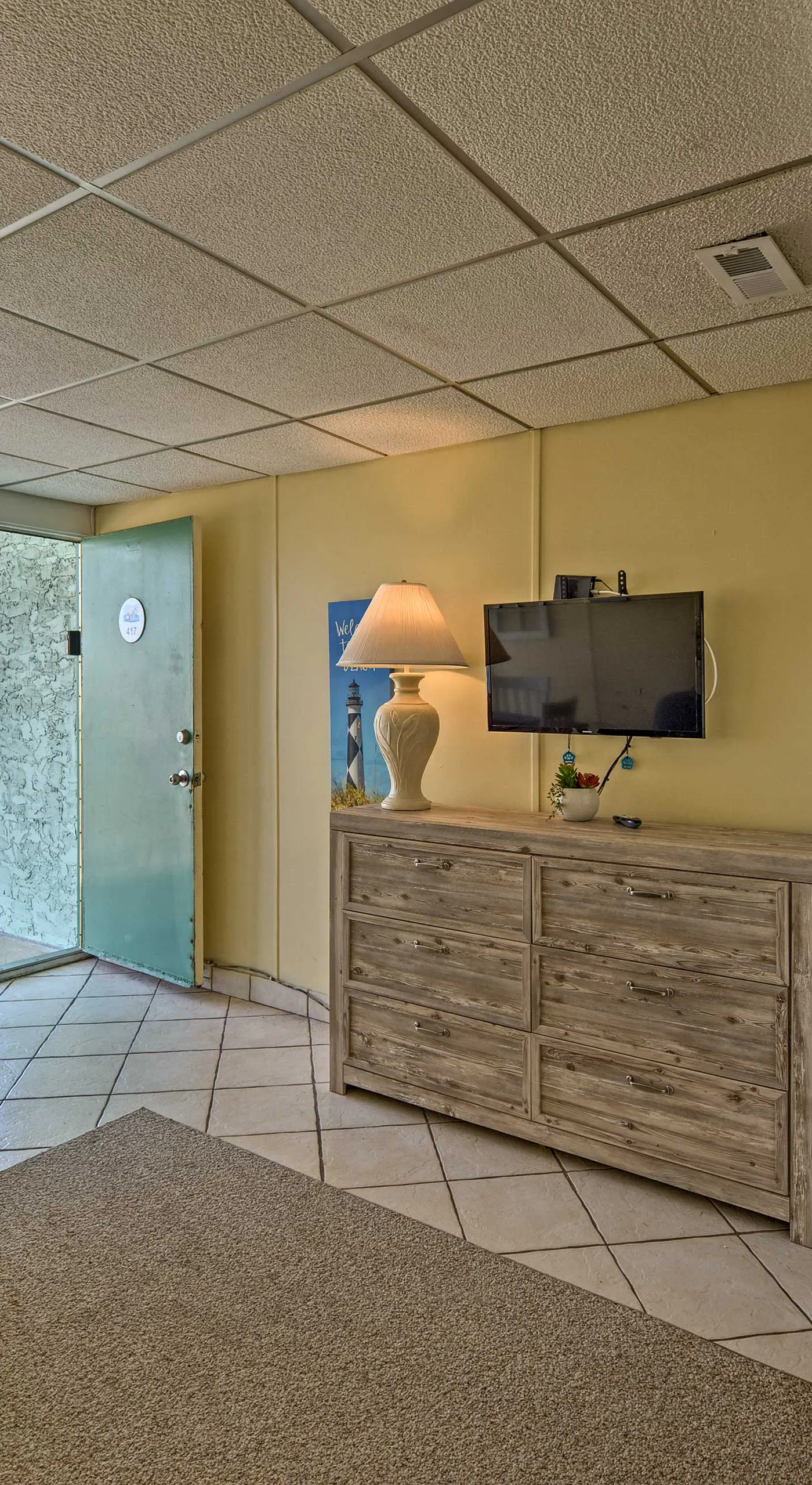Wildwood Crest Condo w/ Pool: Walk to Restaurants!
