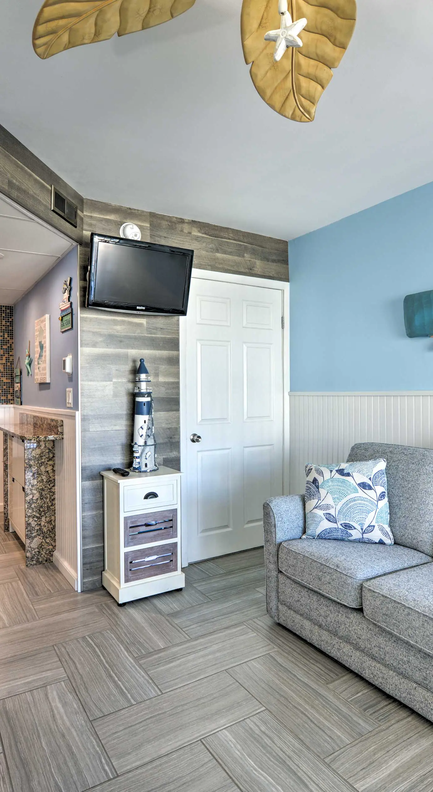 Remodeled Condo Right on Wildwood Crest Beach!