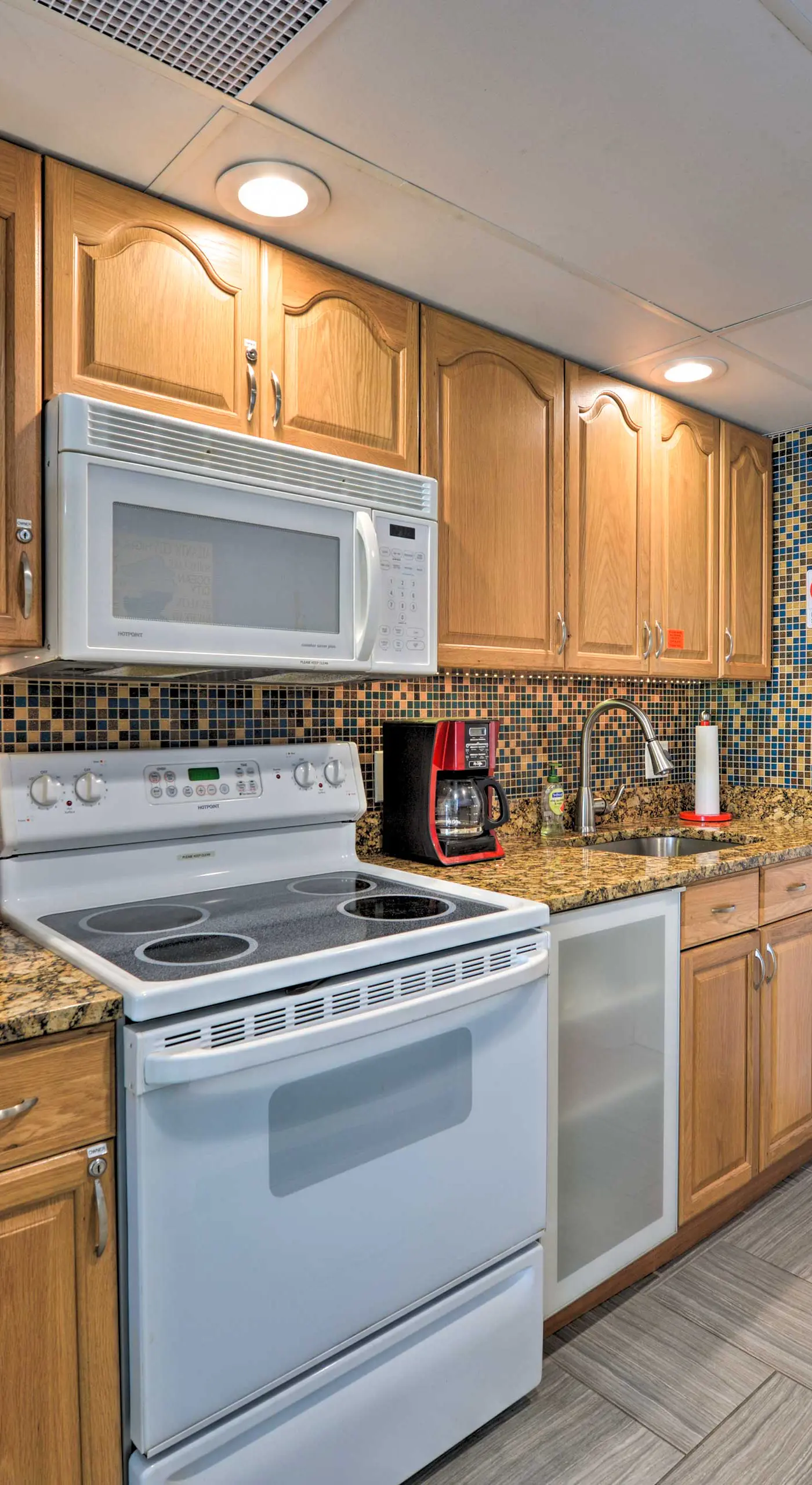 Remodeled Condo Right on Wildwood Crest Beach!