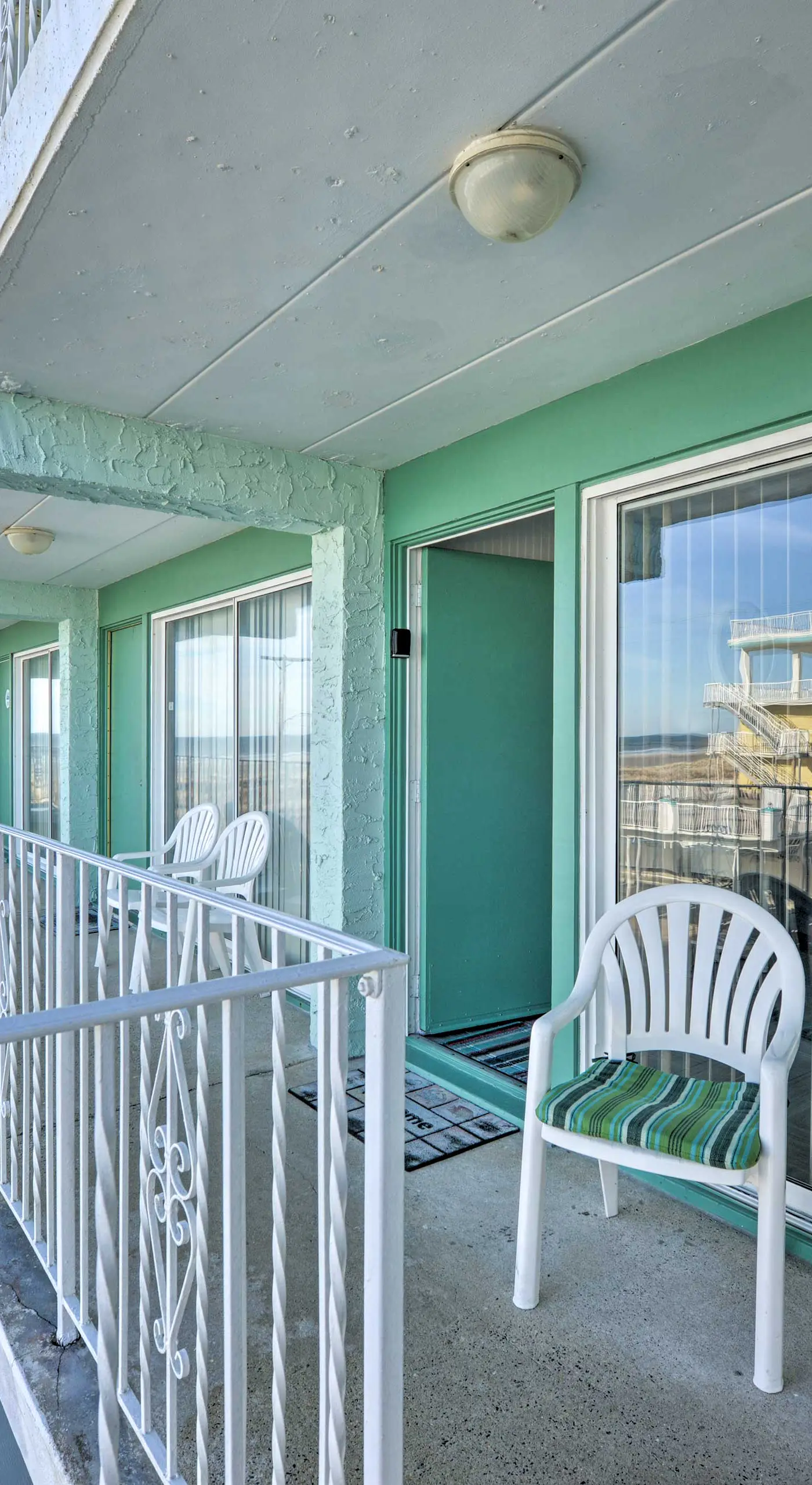 Remodeled Condo Right on Wildwood Crest Beach!