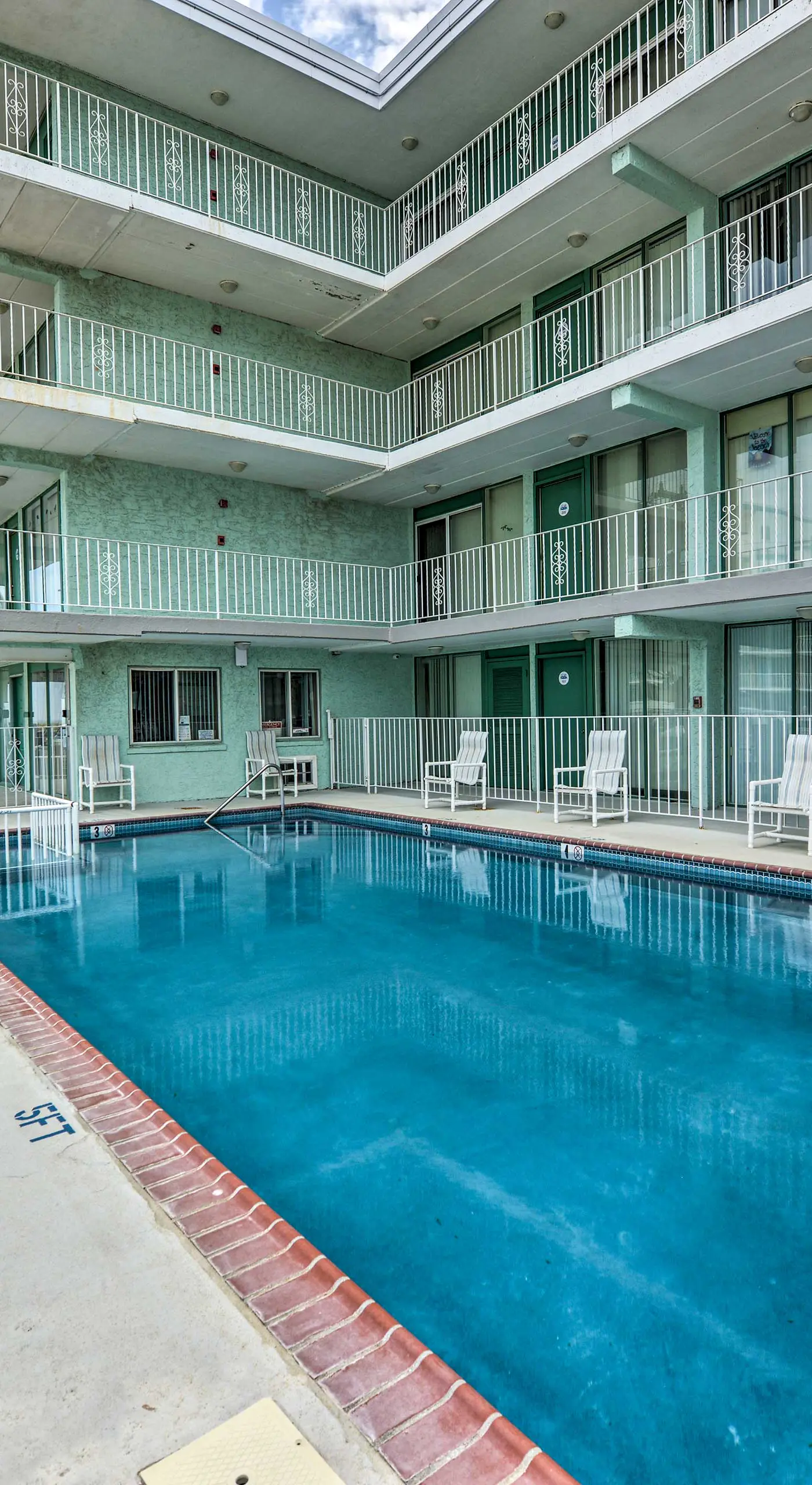 Remodeled Condo Right on Wildwood Crest Beach!
