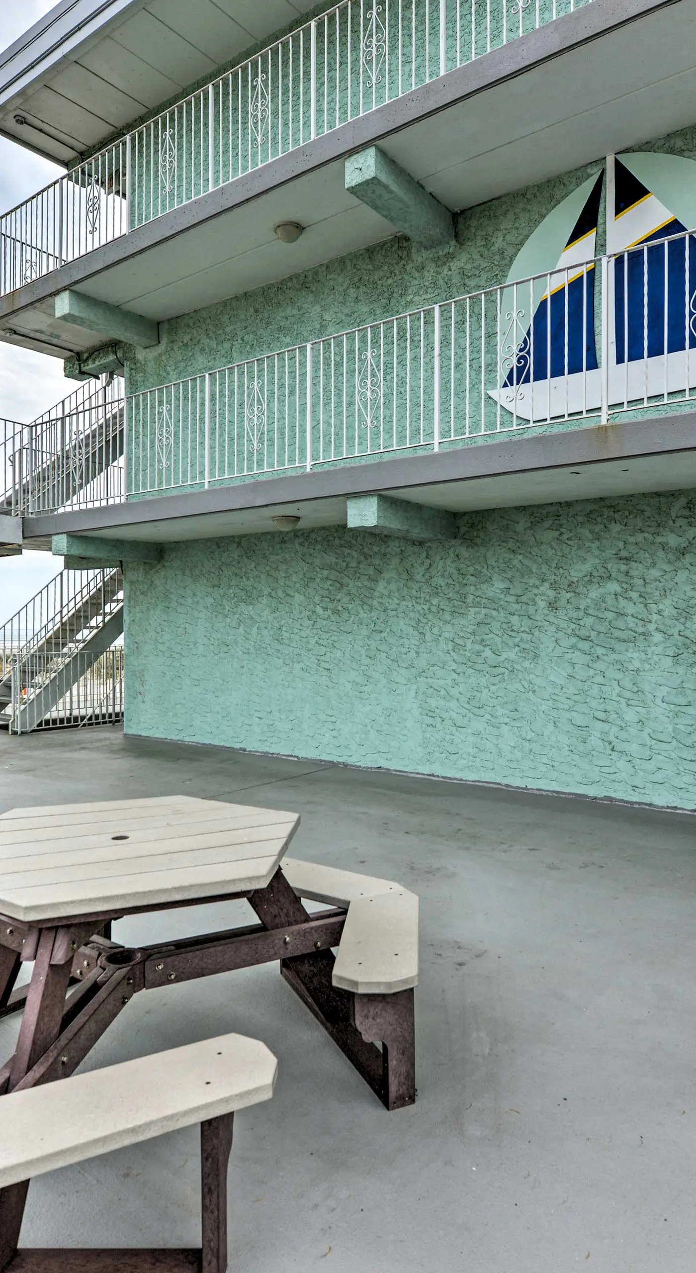 Remodeled Condo Right on Wildwood Crest Beach!