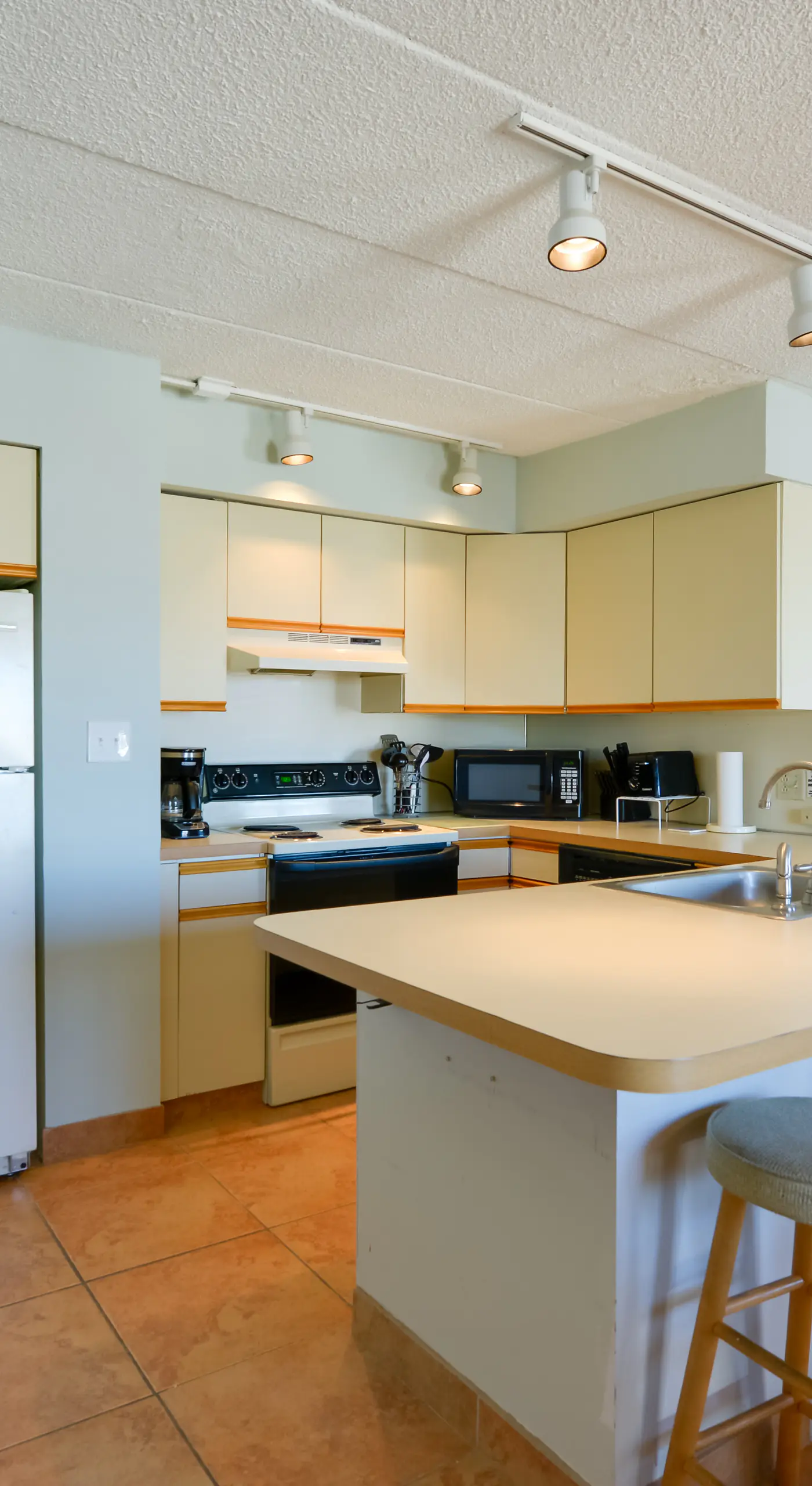 Simple North Wildwood Condo - Steps to Beach!