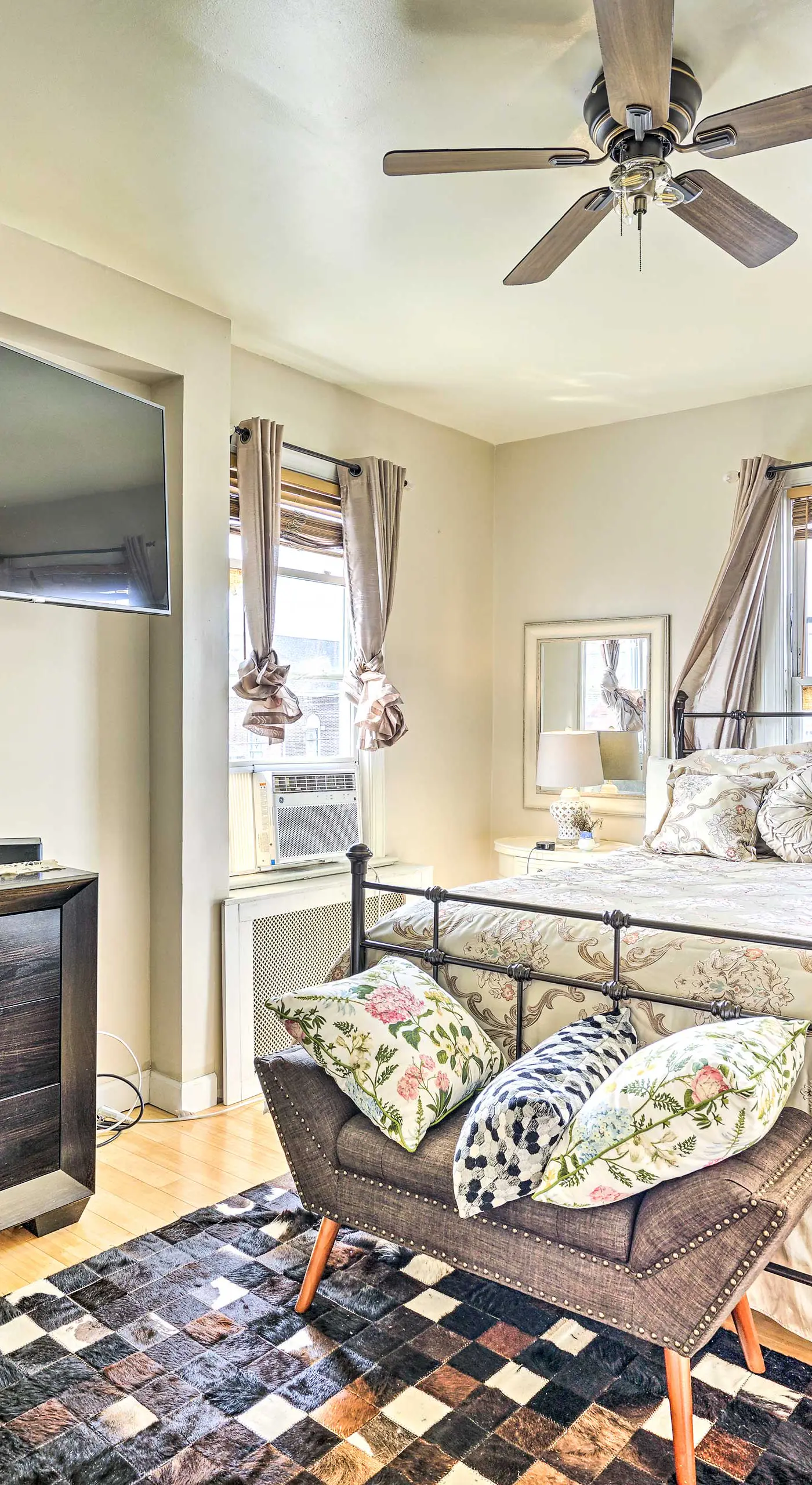 Long Branch Apartment: 1 Mi to Beach, Pier Village