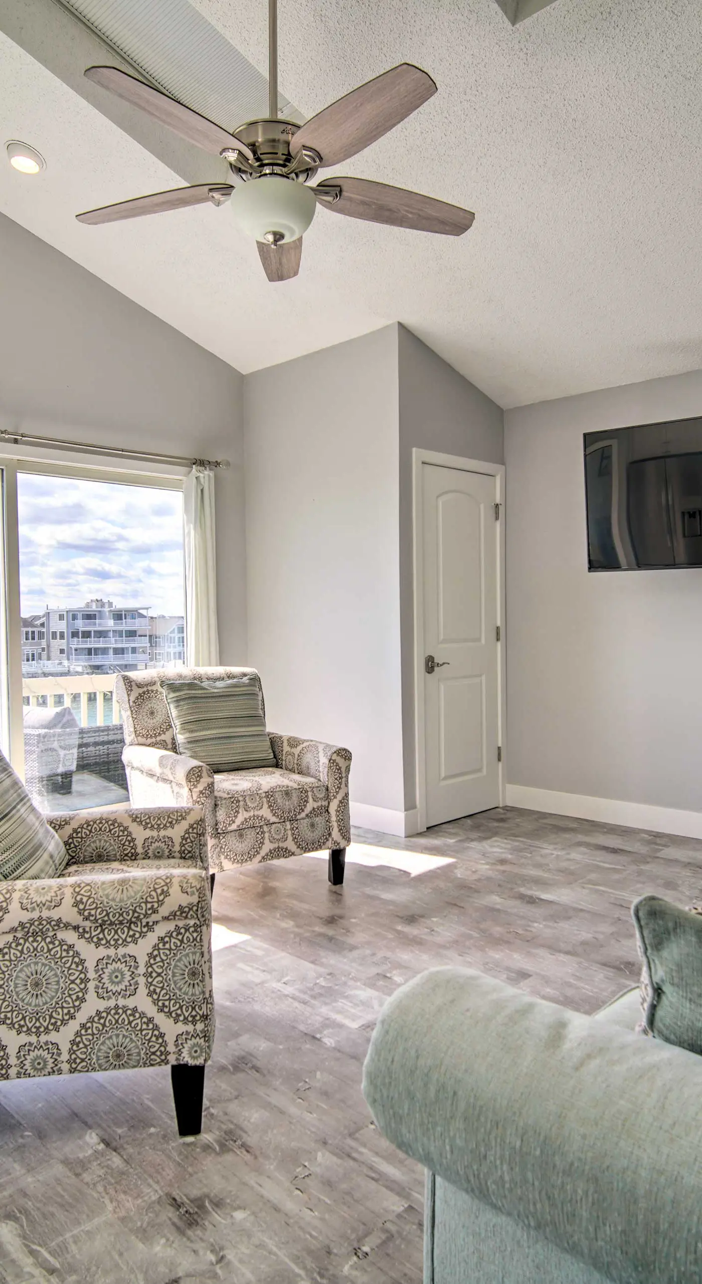 Condo w/ Bay Views ~ 5 Mi to Atlantic City!