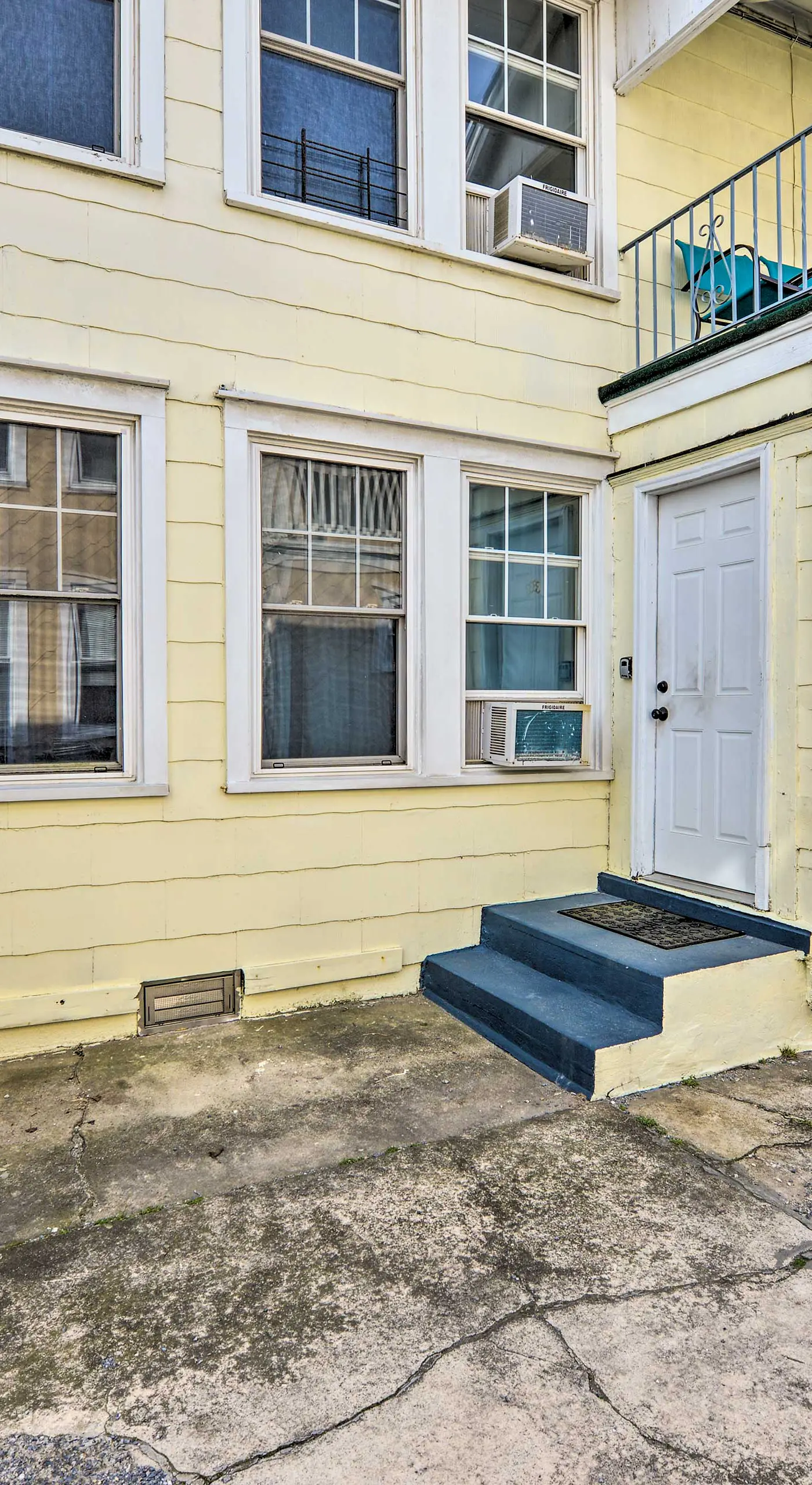 1 Block to Convention Center! Dog-Friendly Apt