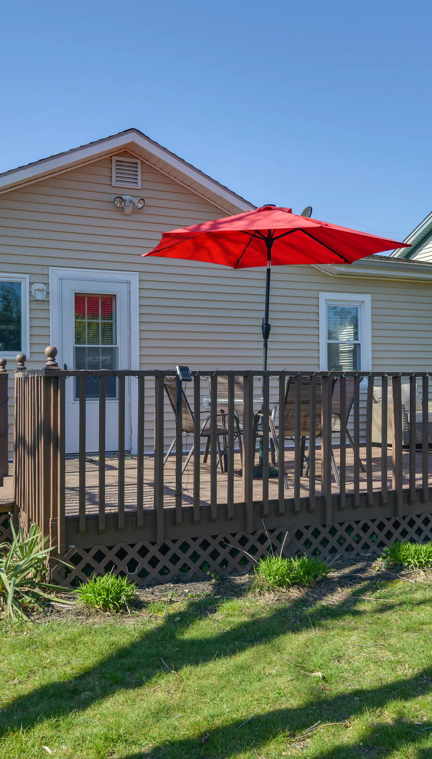 Cozy Villas Cottage w/ Deck, 1/2 Block to Beach!
