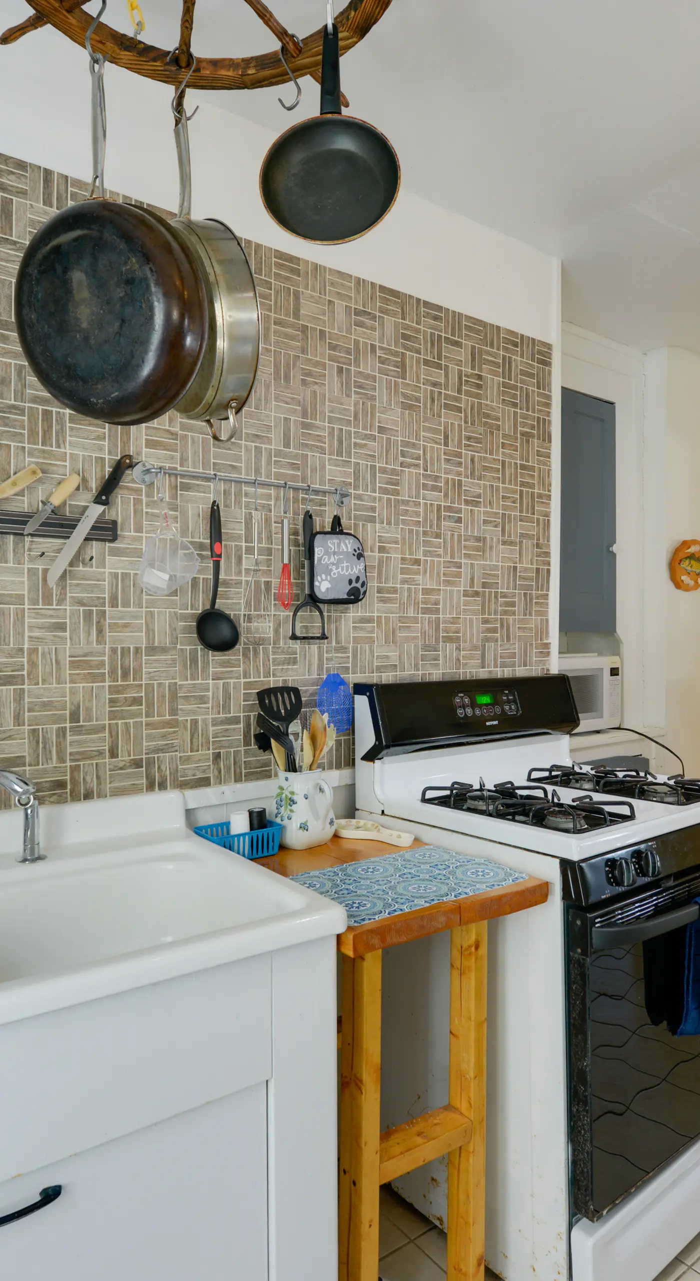 Near Convention Center & Boardwalk! Apt w/ Sunroom