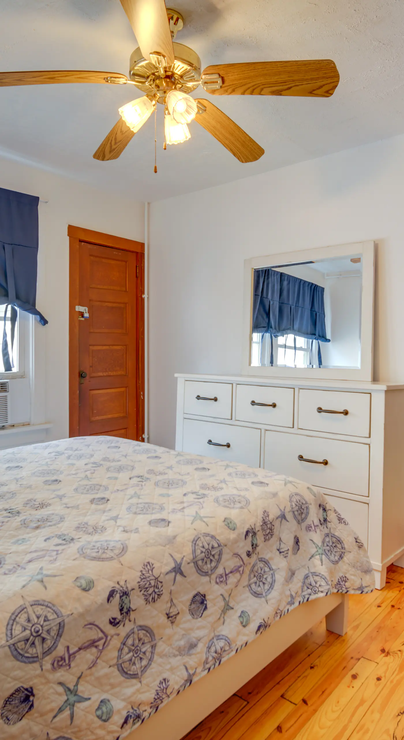 Near Convention Center & Boardwalk! Apt w/ Sunroom