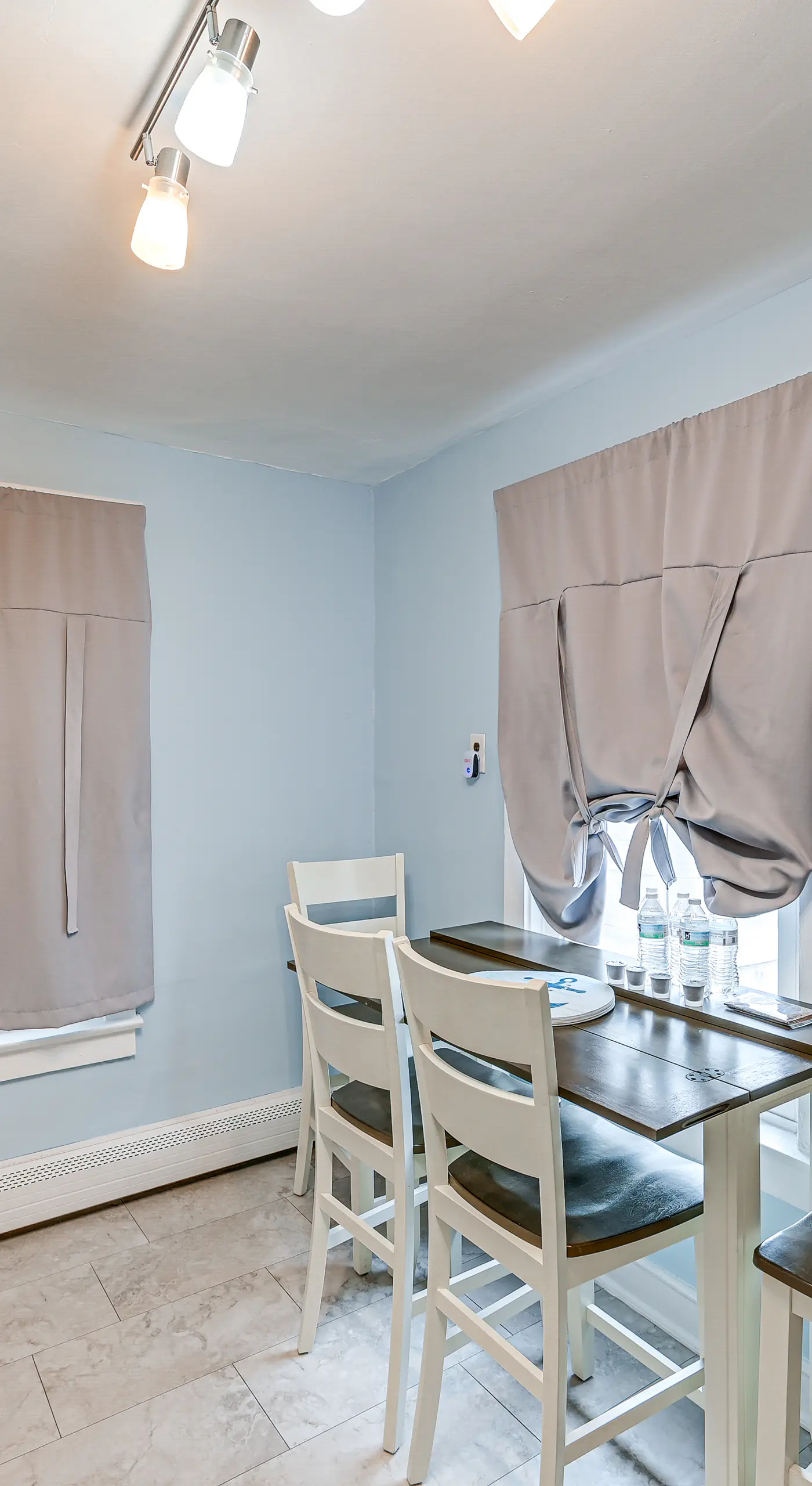 Walk to Convention Center & Boardwalk! Family Apt