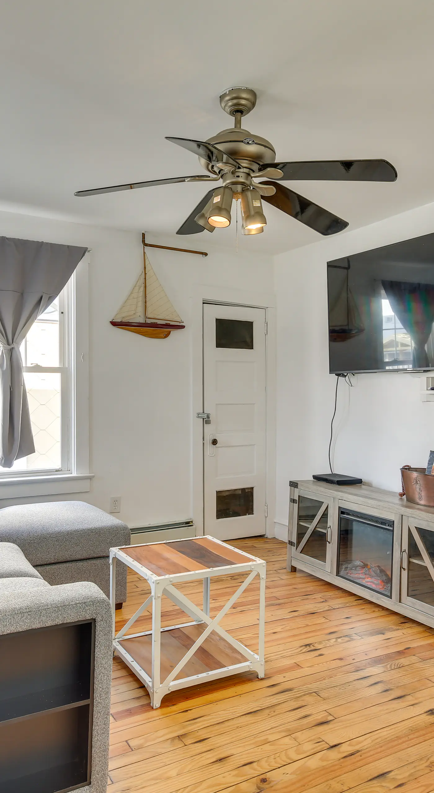 Walk to Convention Center & Boardwalk! Family Apt
