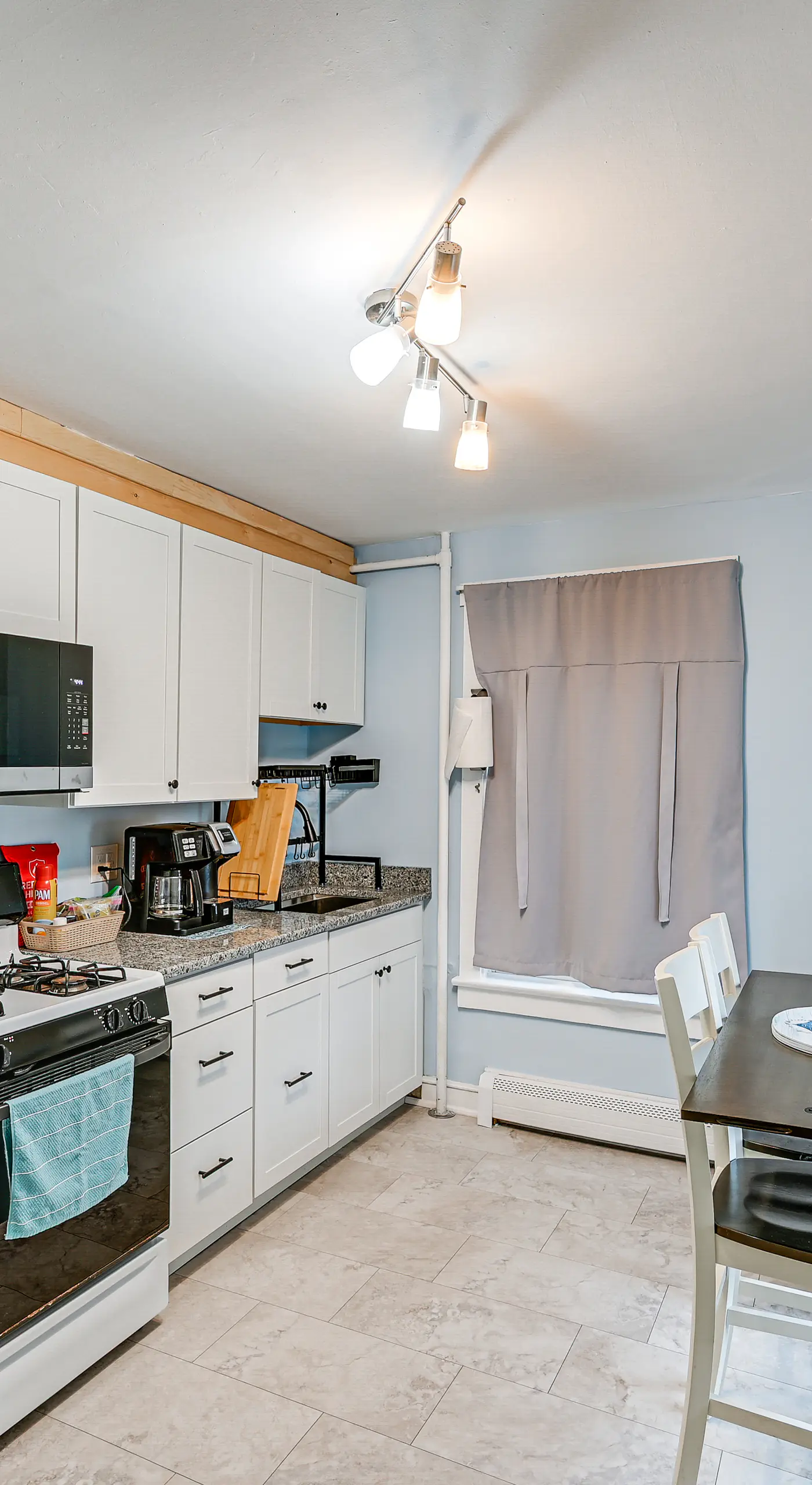 Walk to Convention Center & Boardwalk! Family Apt