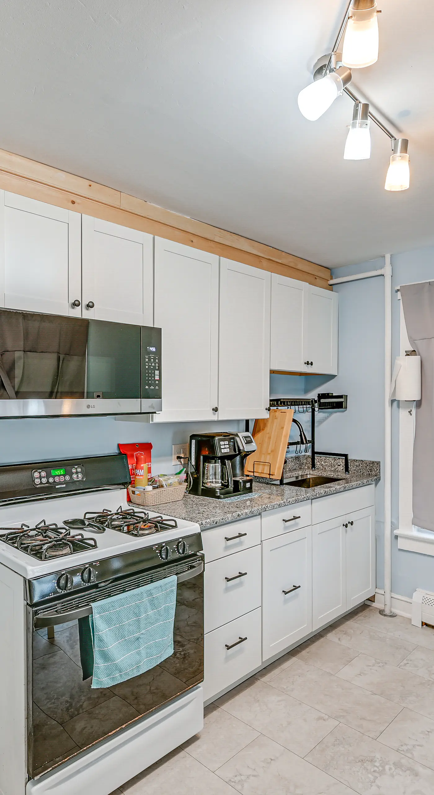 Walk to Convention Center & Boardwalk! Family Apt