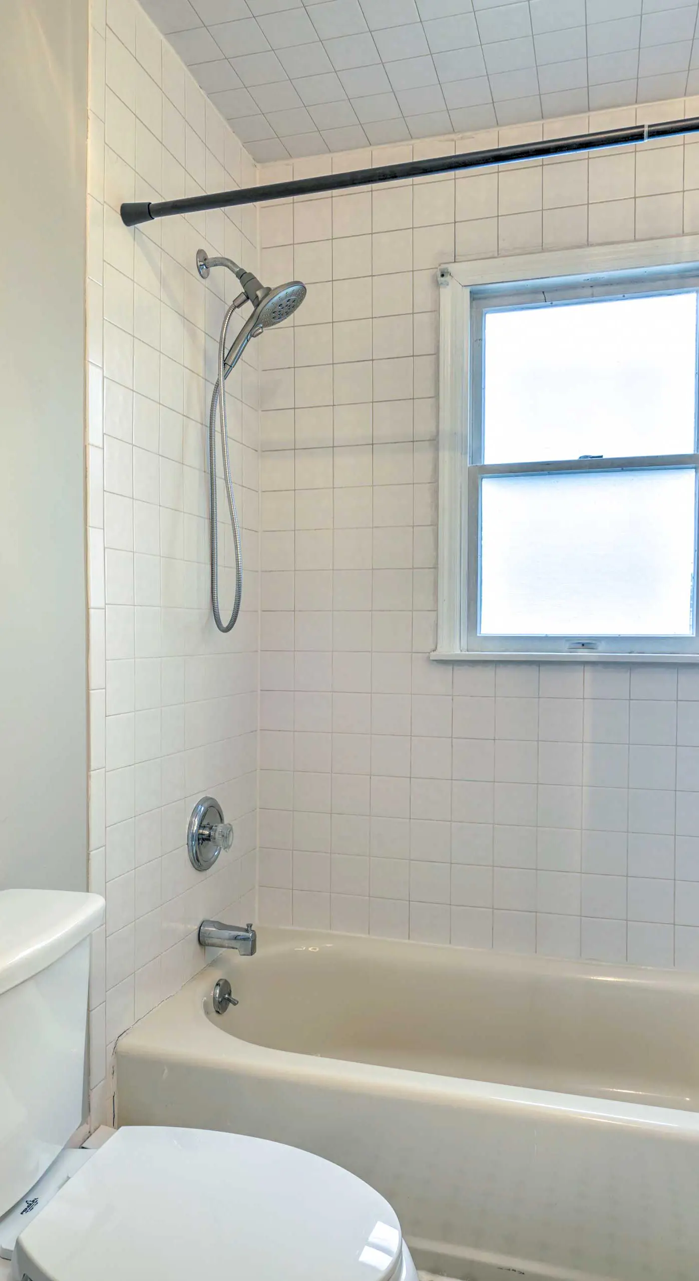 Family-Friendly Keansburg Home: Walk to Beach!