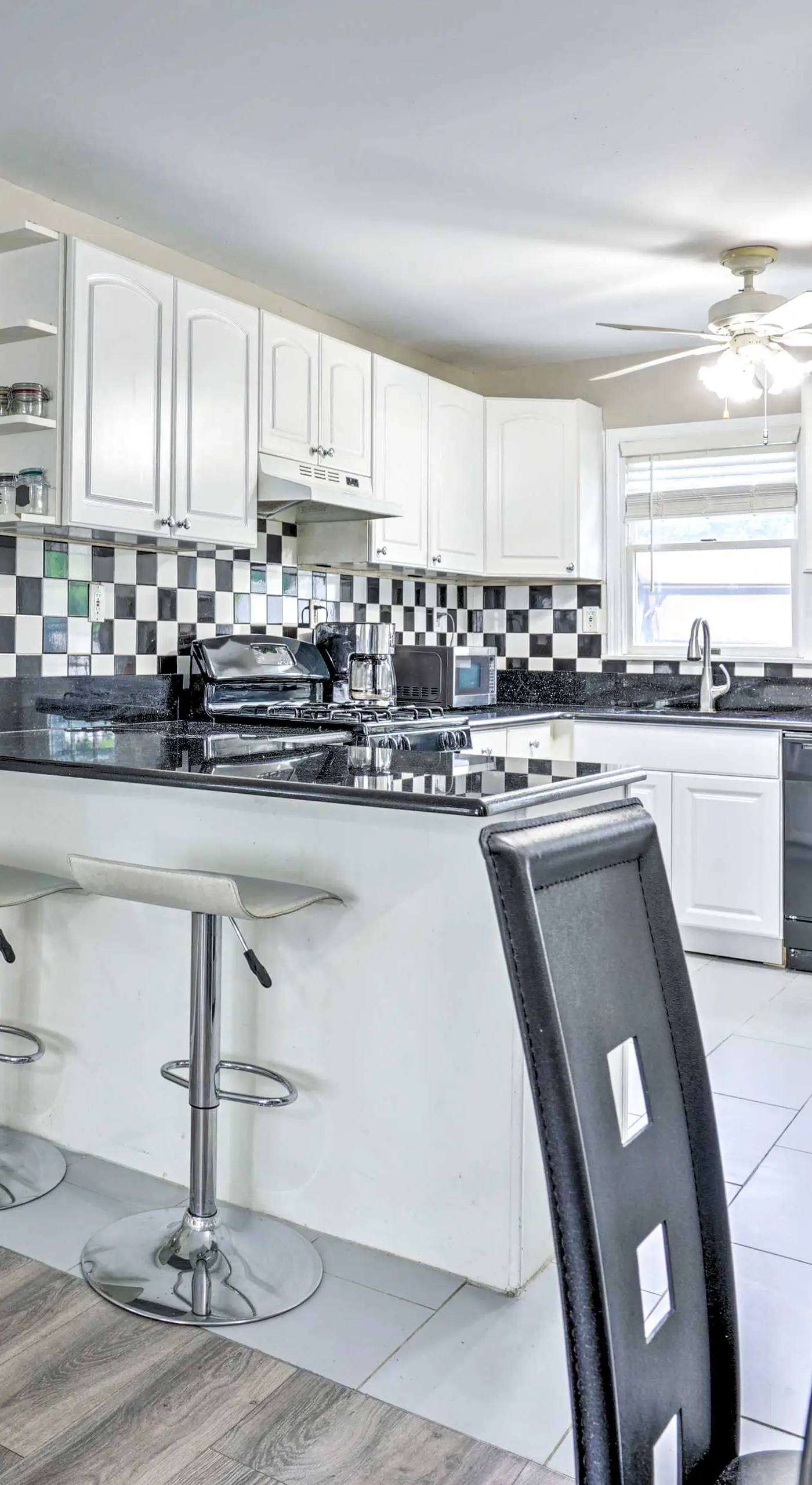 Family-Friendly Keansburg Home: Walk to Beach!