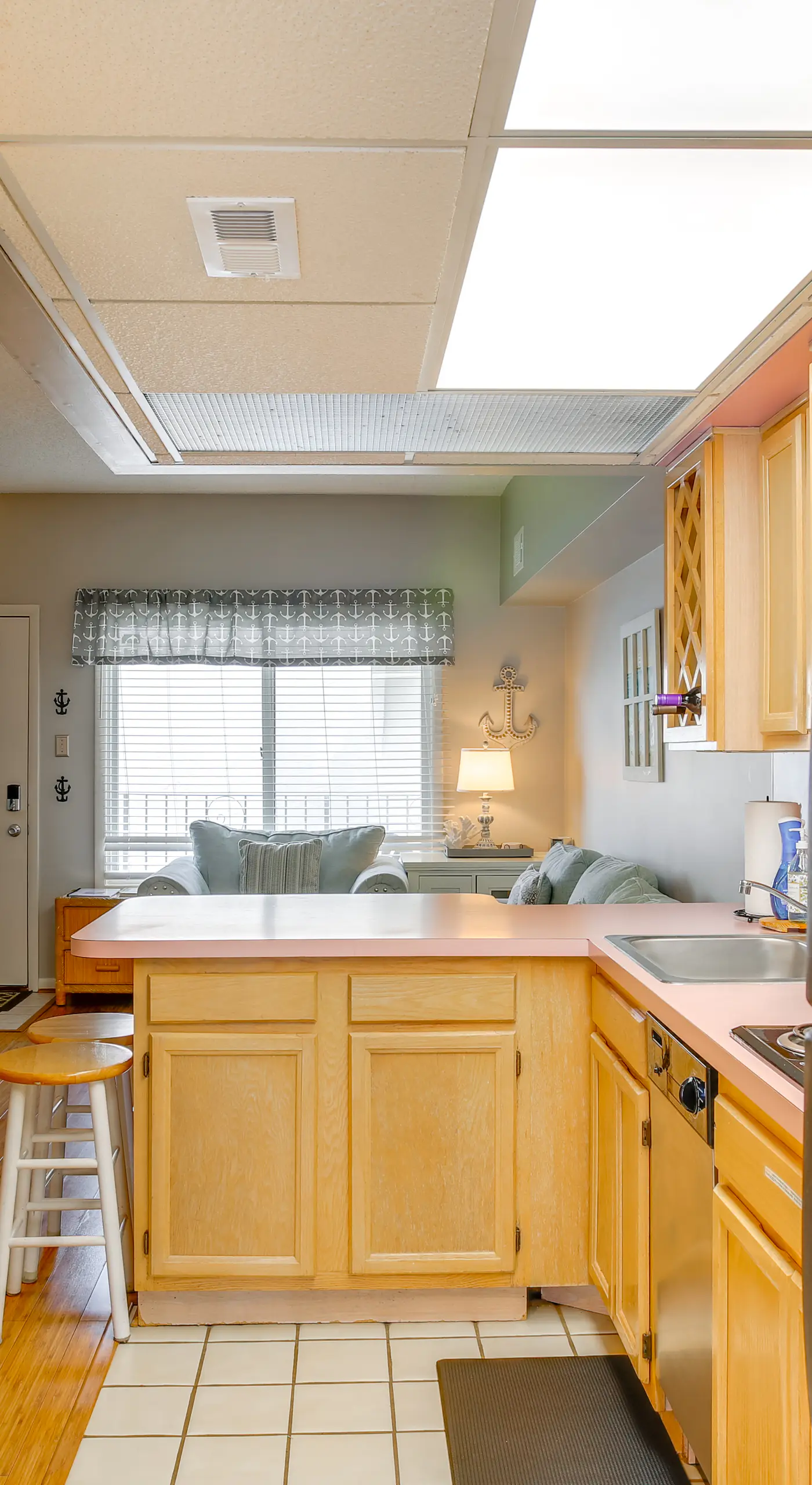 Quaint Wildwood Condo ~ Walk to Beach!