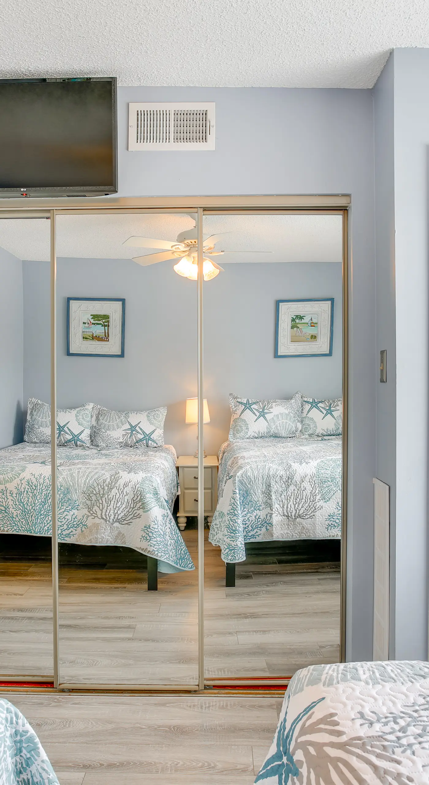 Quaint Wildwood Condo ~ Walk to Beach!