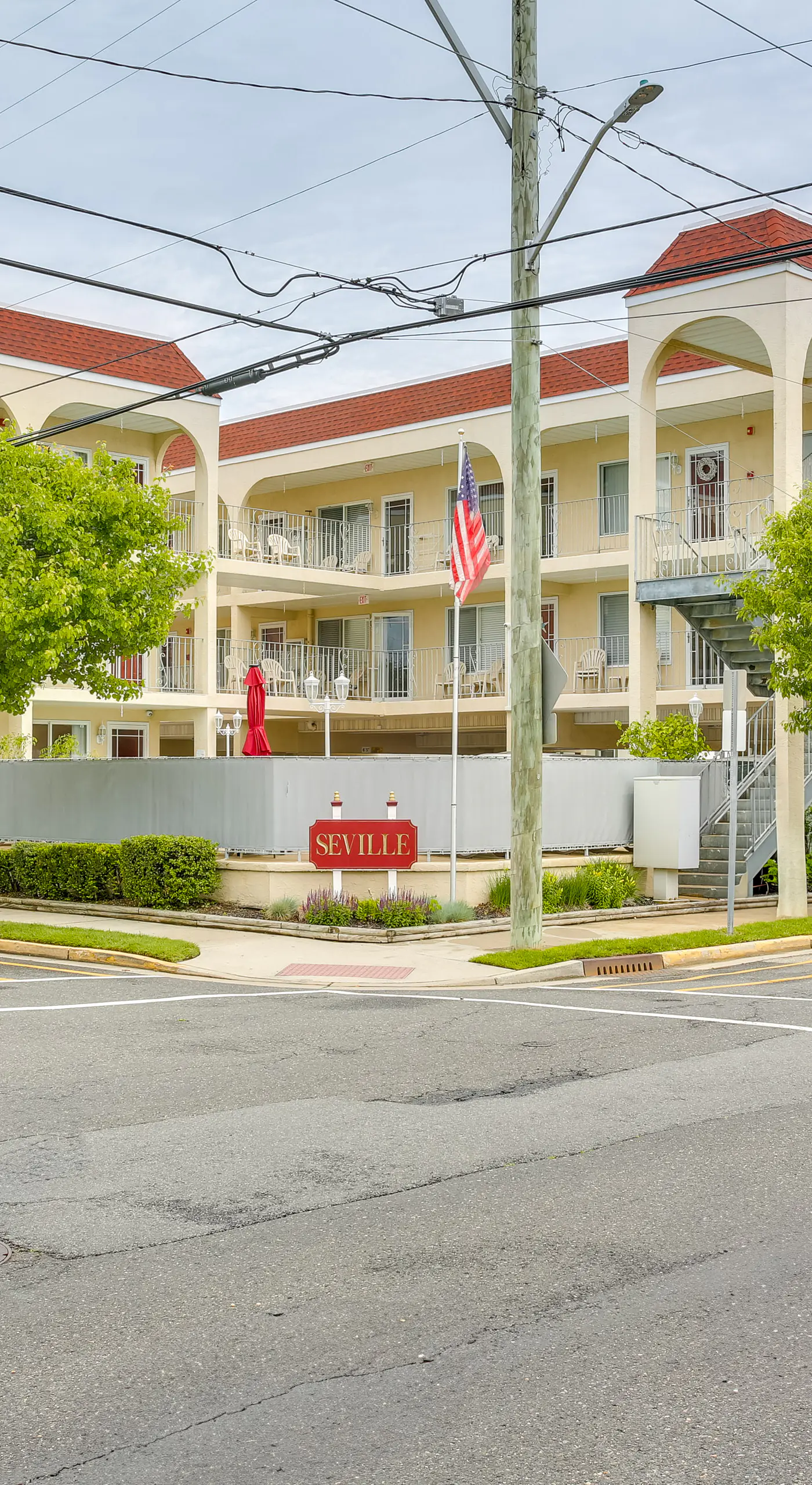Quaint Wildwood Condo ~ Walk to Beach!