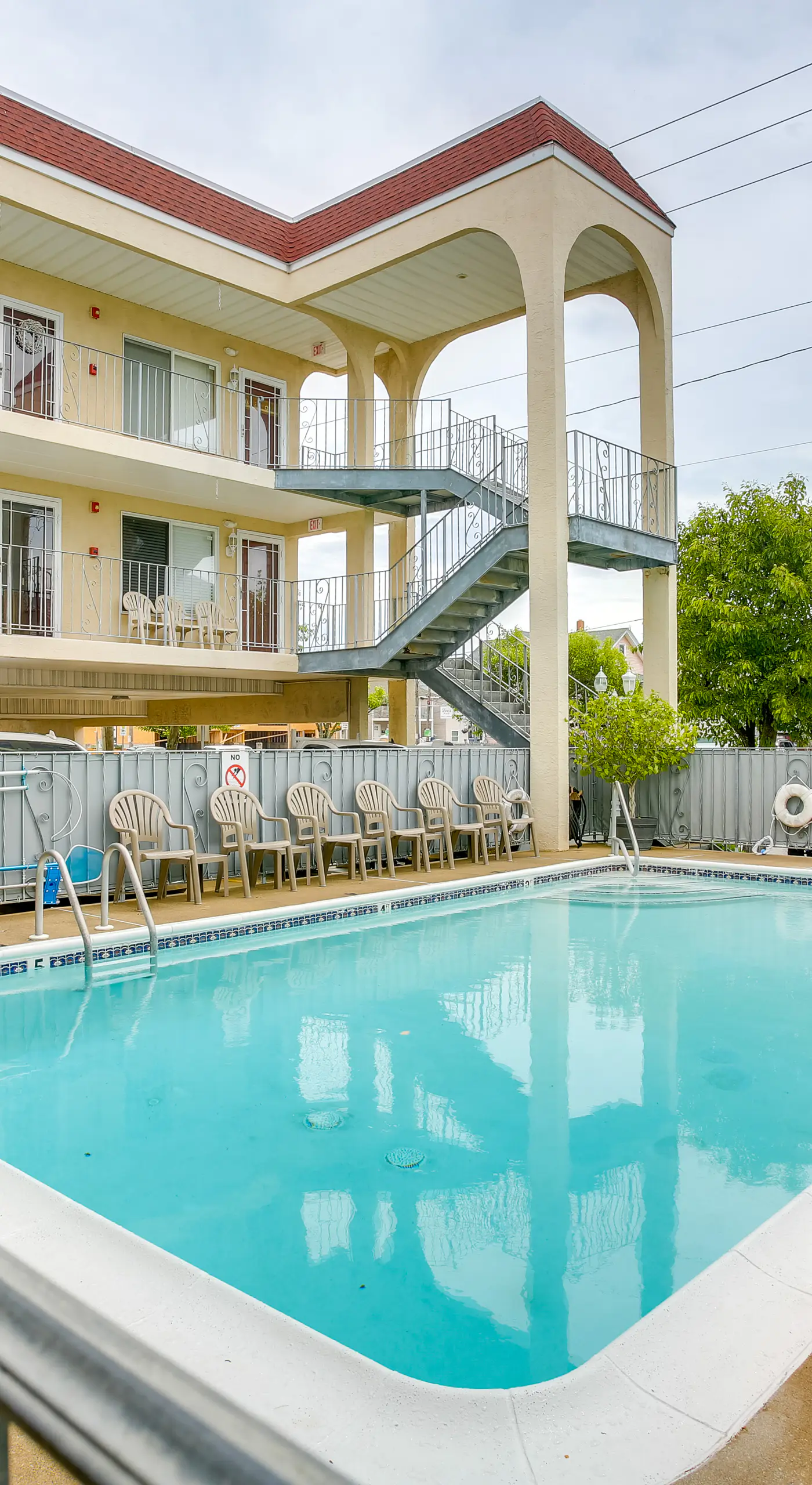 Quaint Wildwood Condo ~ Walk to Beach!