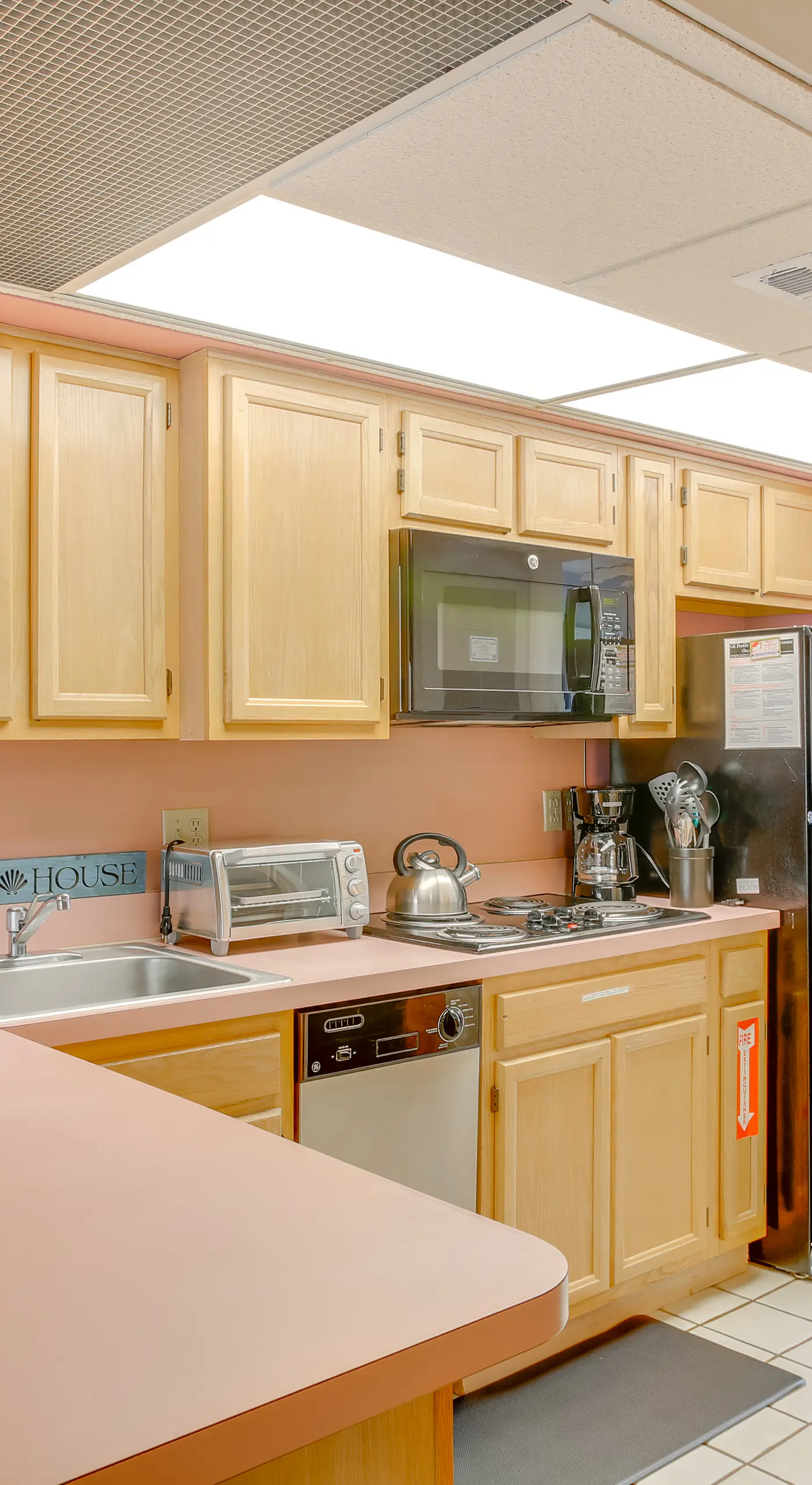 Quaint Wildwood Condo ~ Walk to Beach!