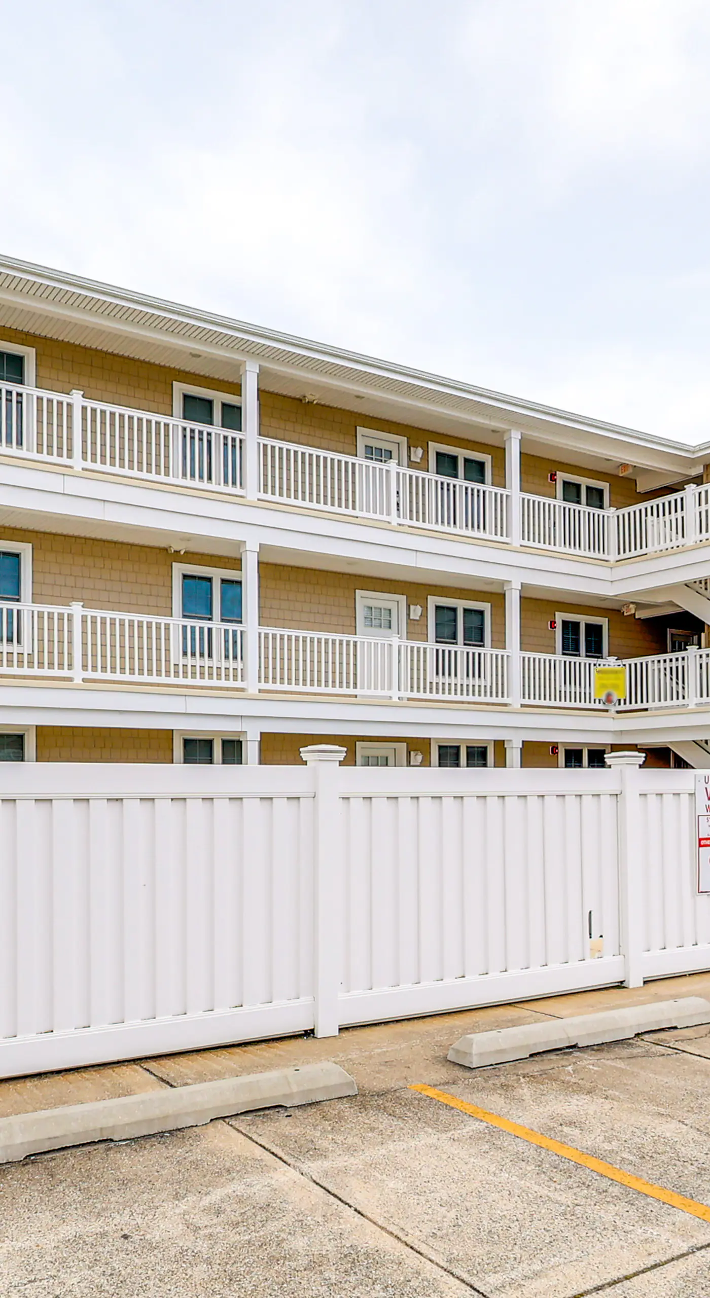 Wildwood Condo w/ Pool Access - Walk to Beach