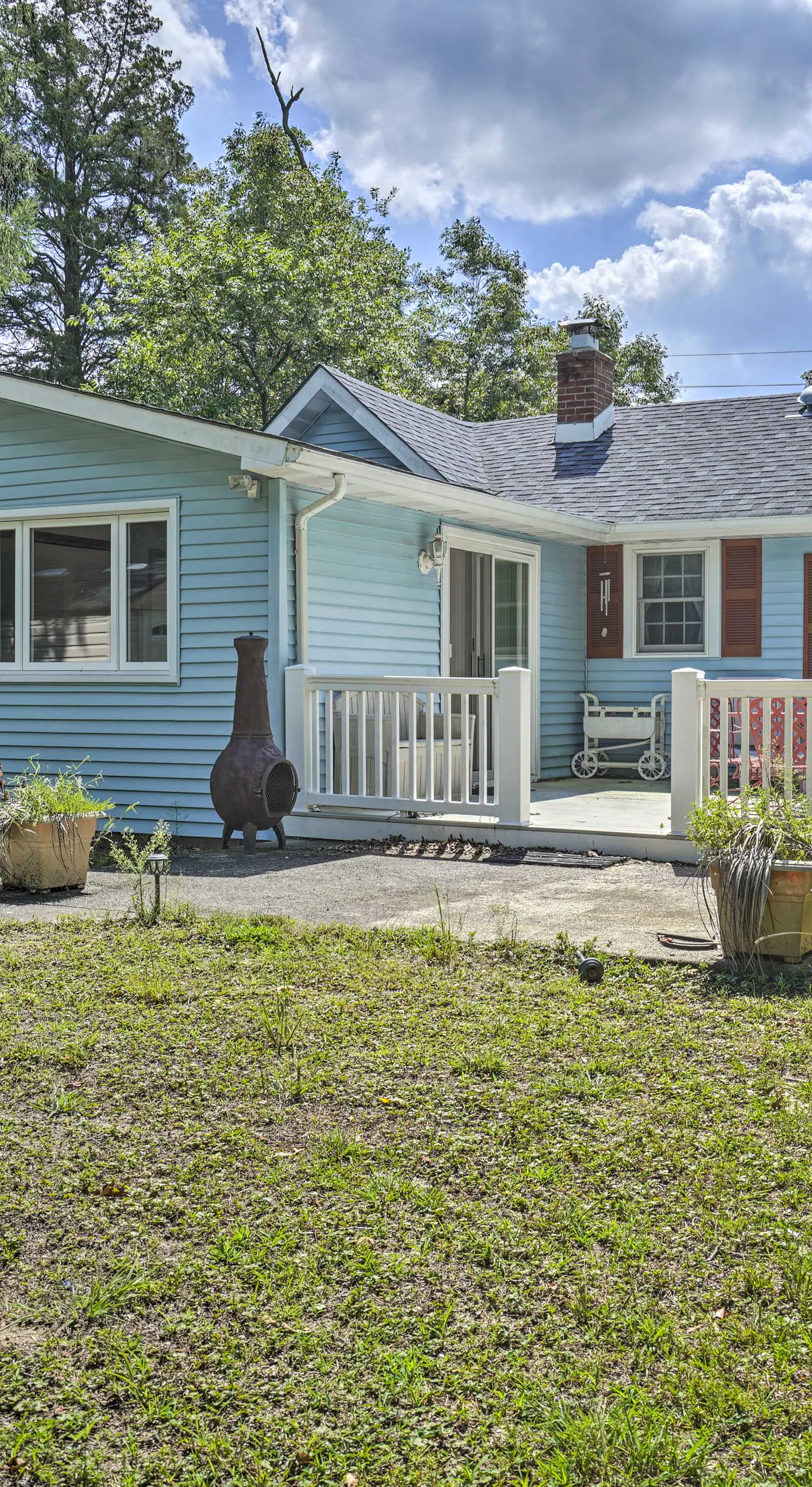 Dog-Friendly Waretown Home w/ Furnished Deck!