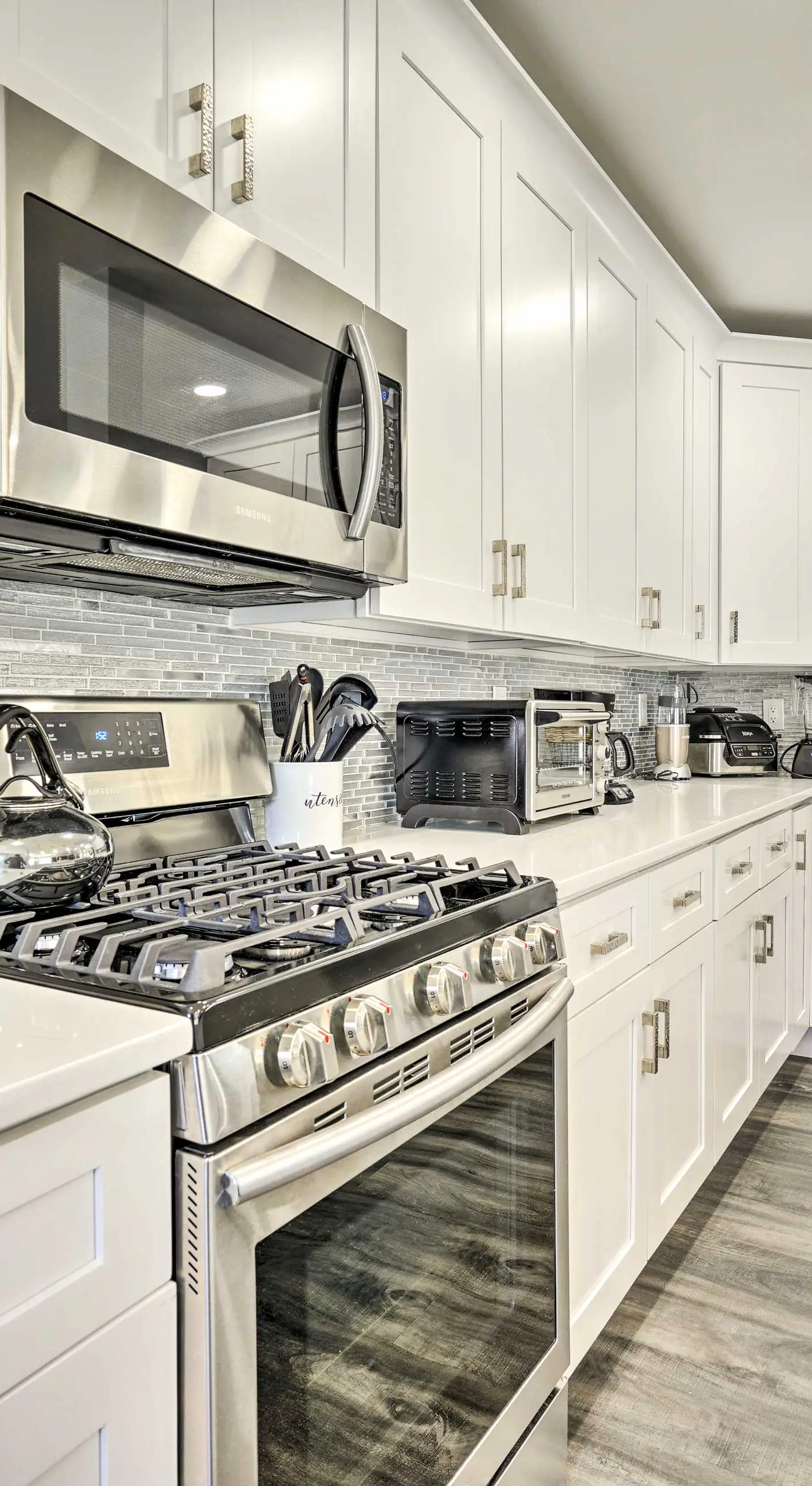 Long Branch Getaway: Grill, 1 Block to Beach!
