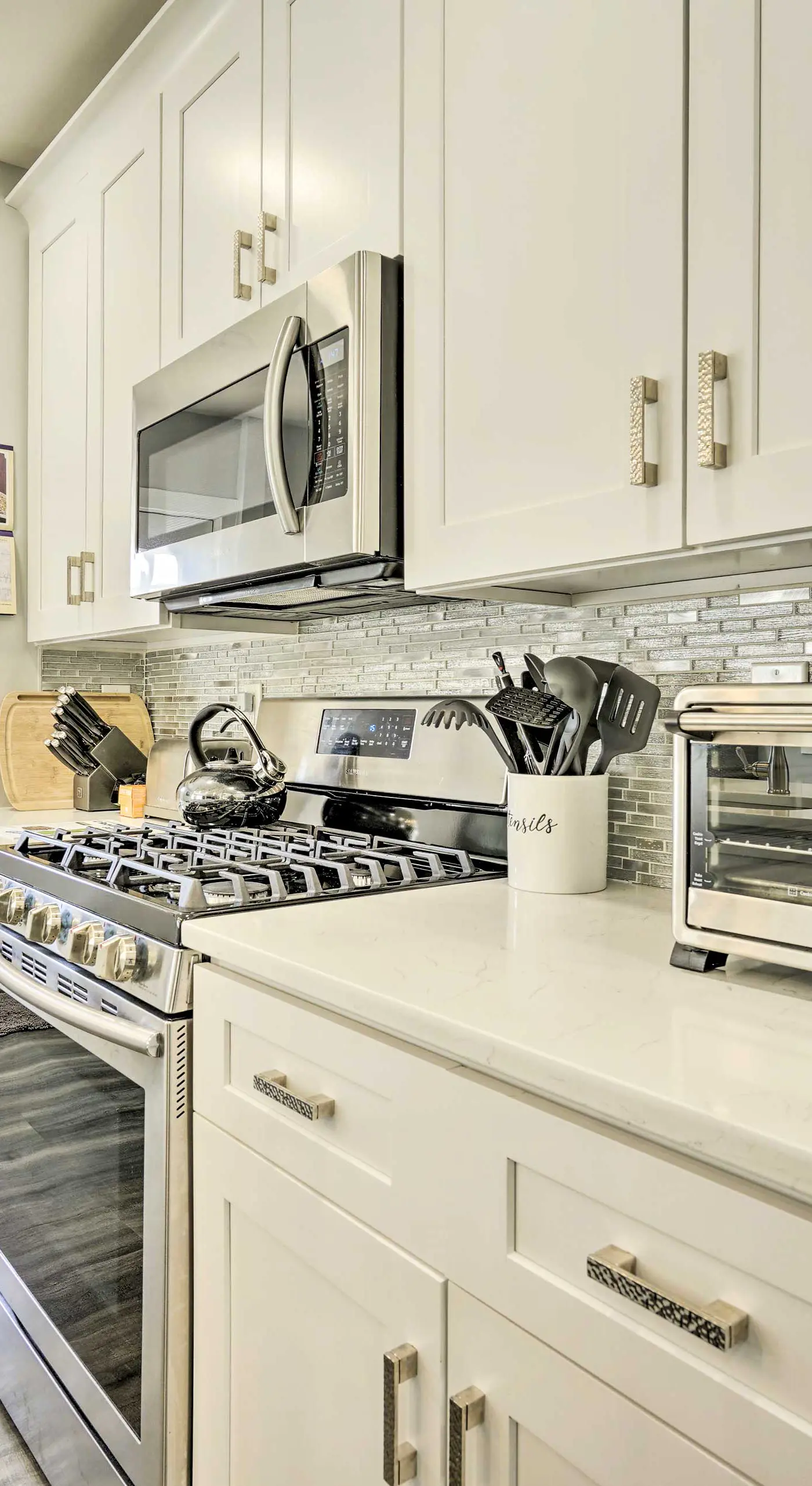 Long Branch Getaway: Grill, 1 Block to Beach!