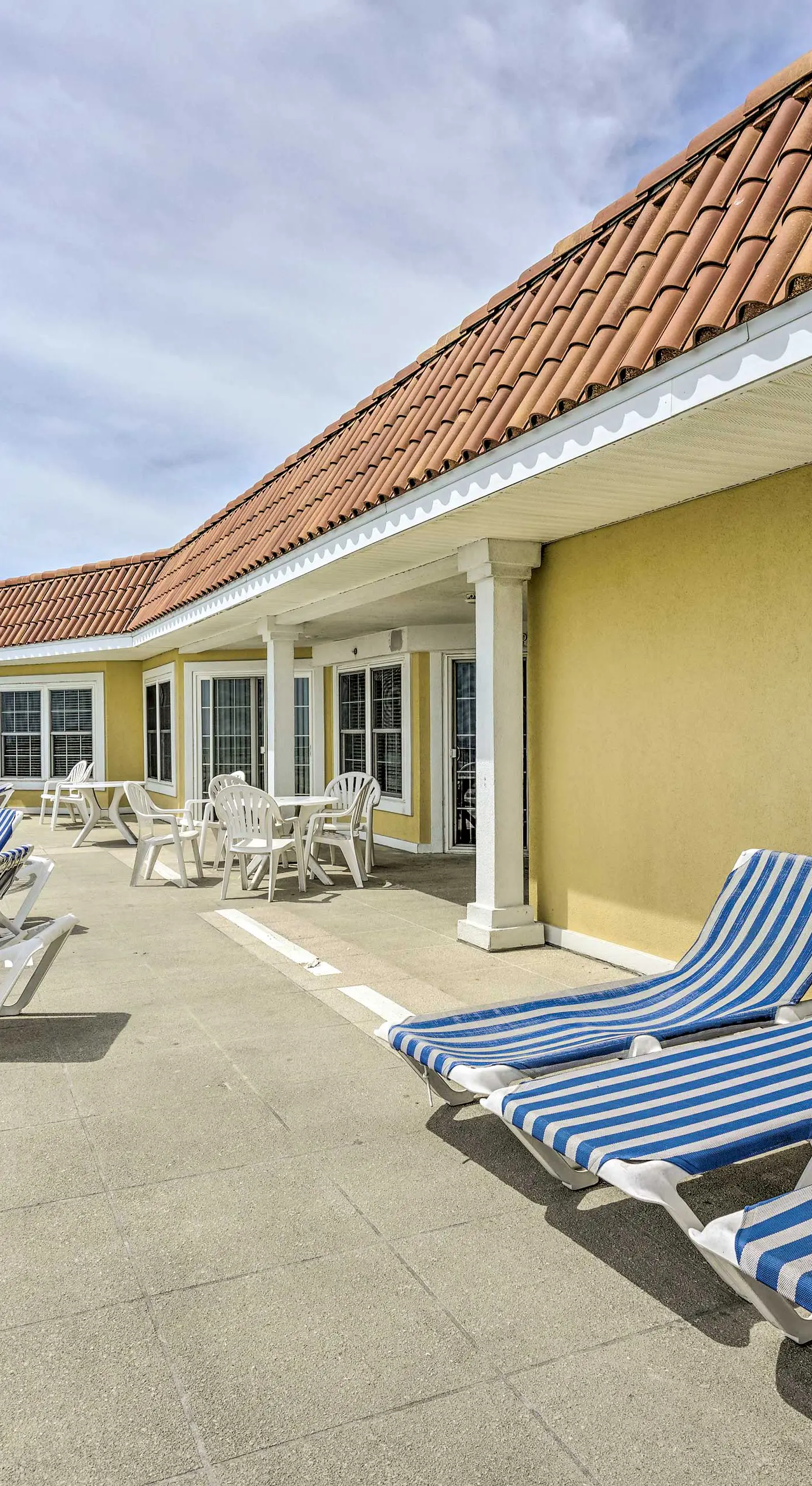 North Wildwood Condo - Beach Across Street!