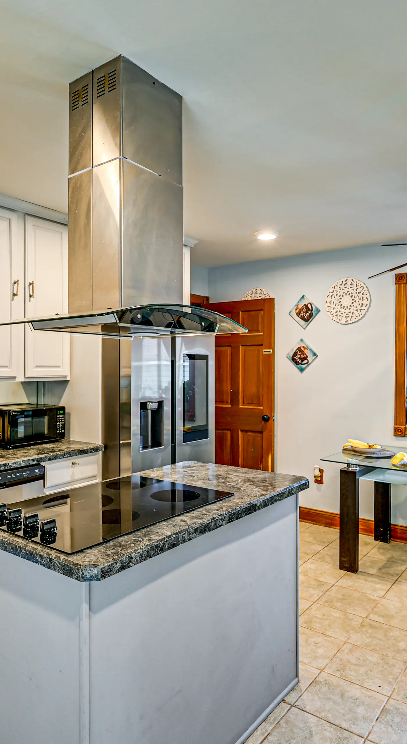 < 1 Mi to Ocean Gate Beach! Lovely Home w/ Hot Tub