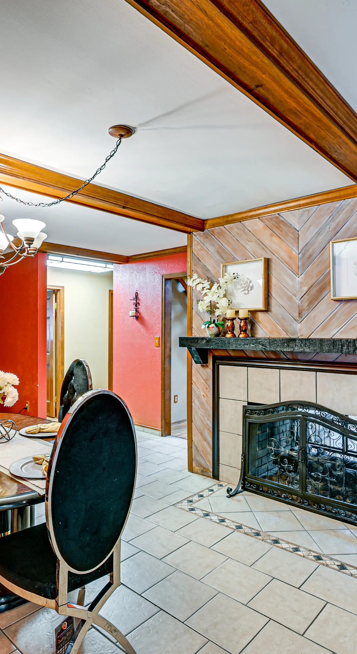 < 1 Mi to Ocean Gate Beach! Lovely Home w/ Hot Tub
