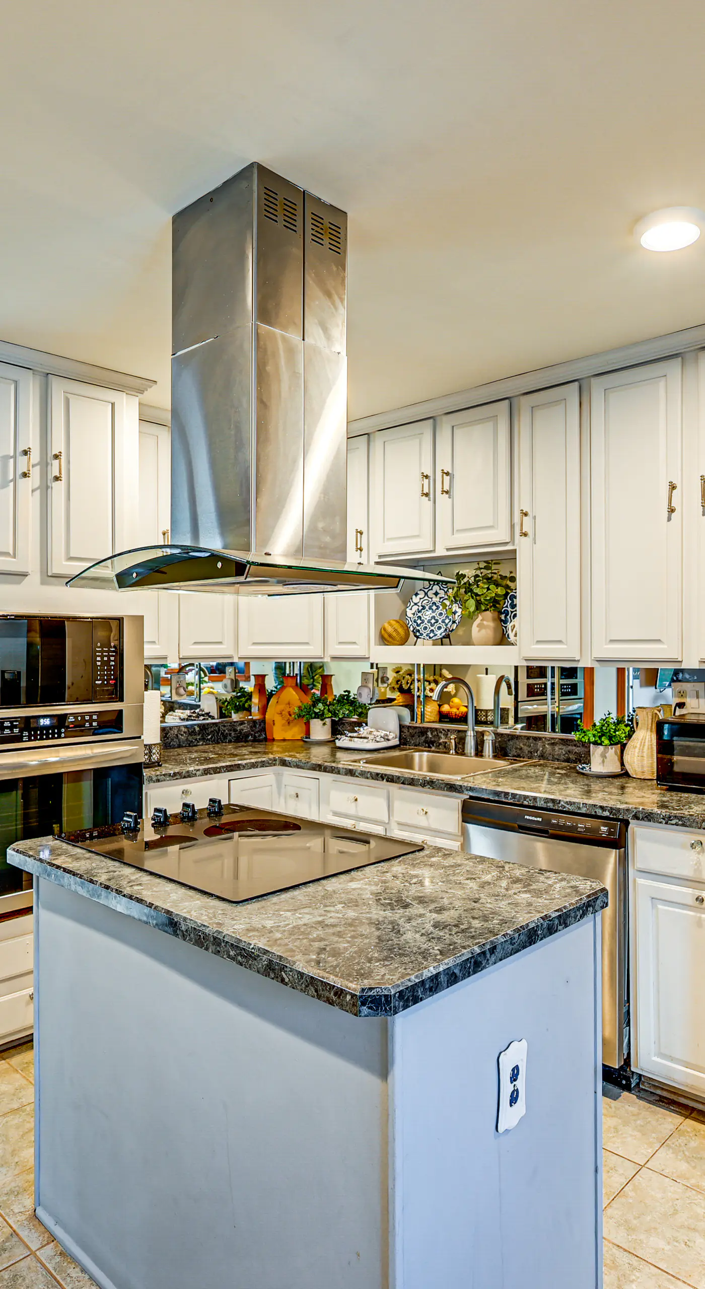 < 1 Mi to Ocean Gate Beach! Lovely Home w/ Hot Tub