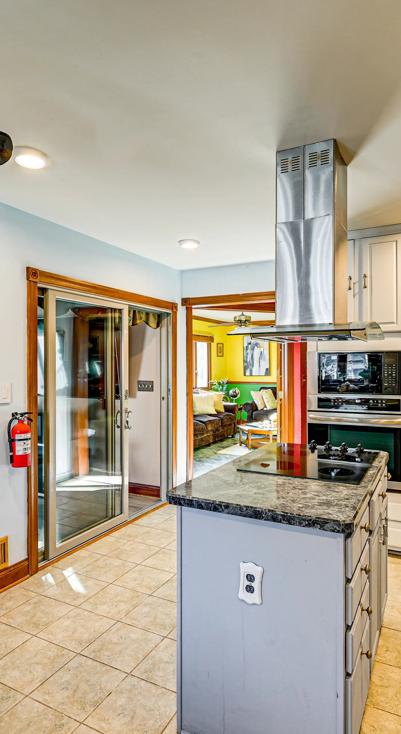 < 1 Mi to Ocean Gate Beach! Lovely Home w/ Hot Tub