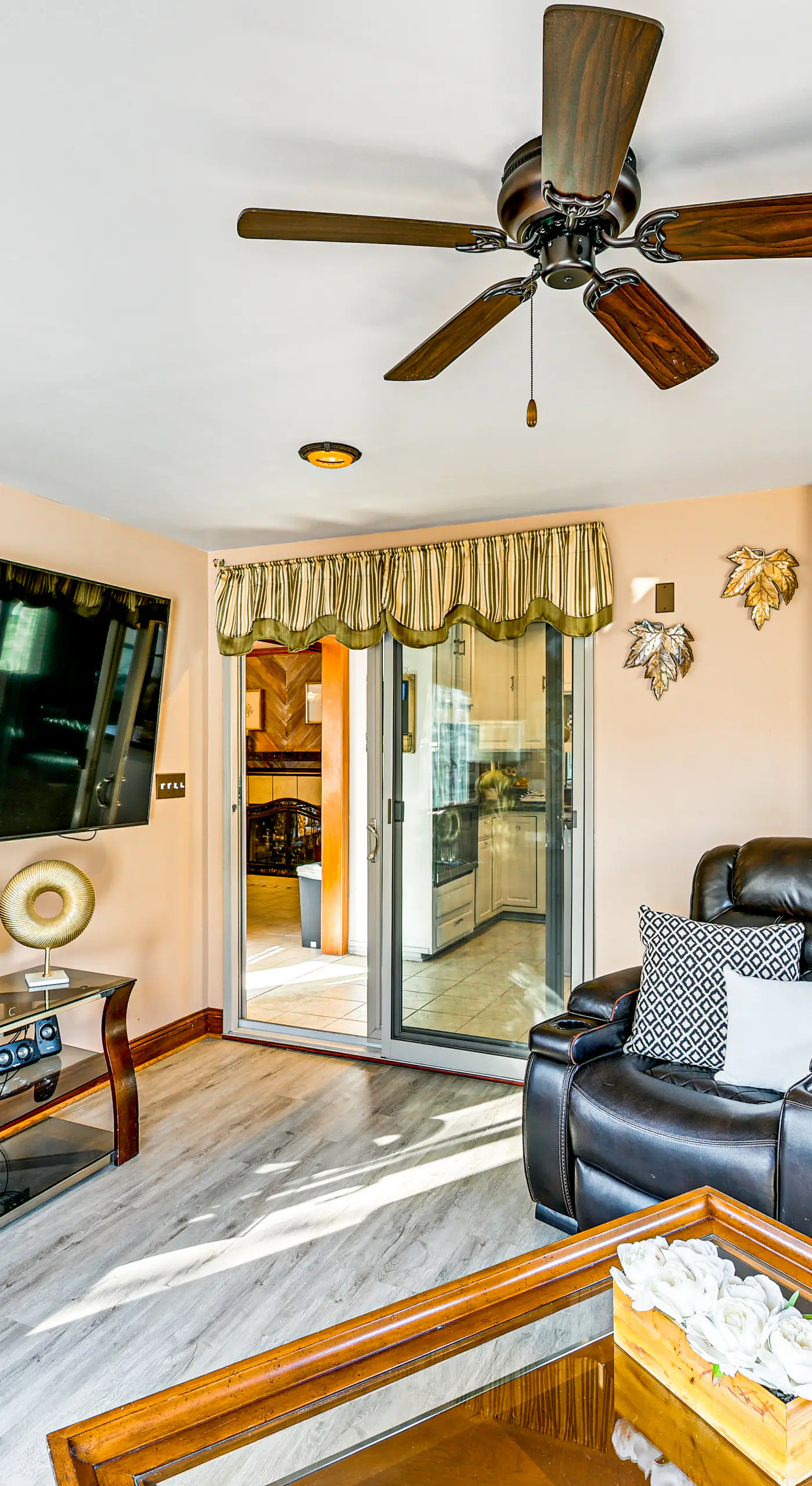 < 1 Mi to Ocean Gate Beach! Lovely Home w/ Hot Tub