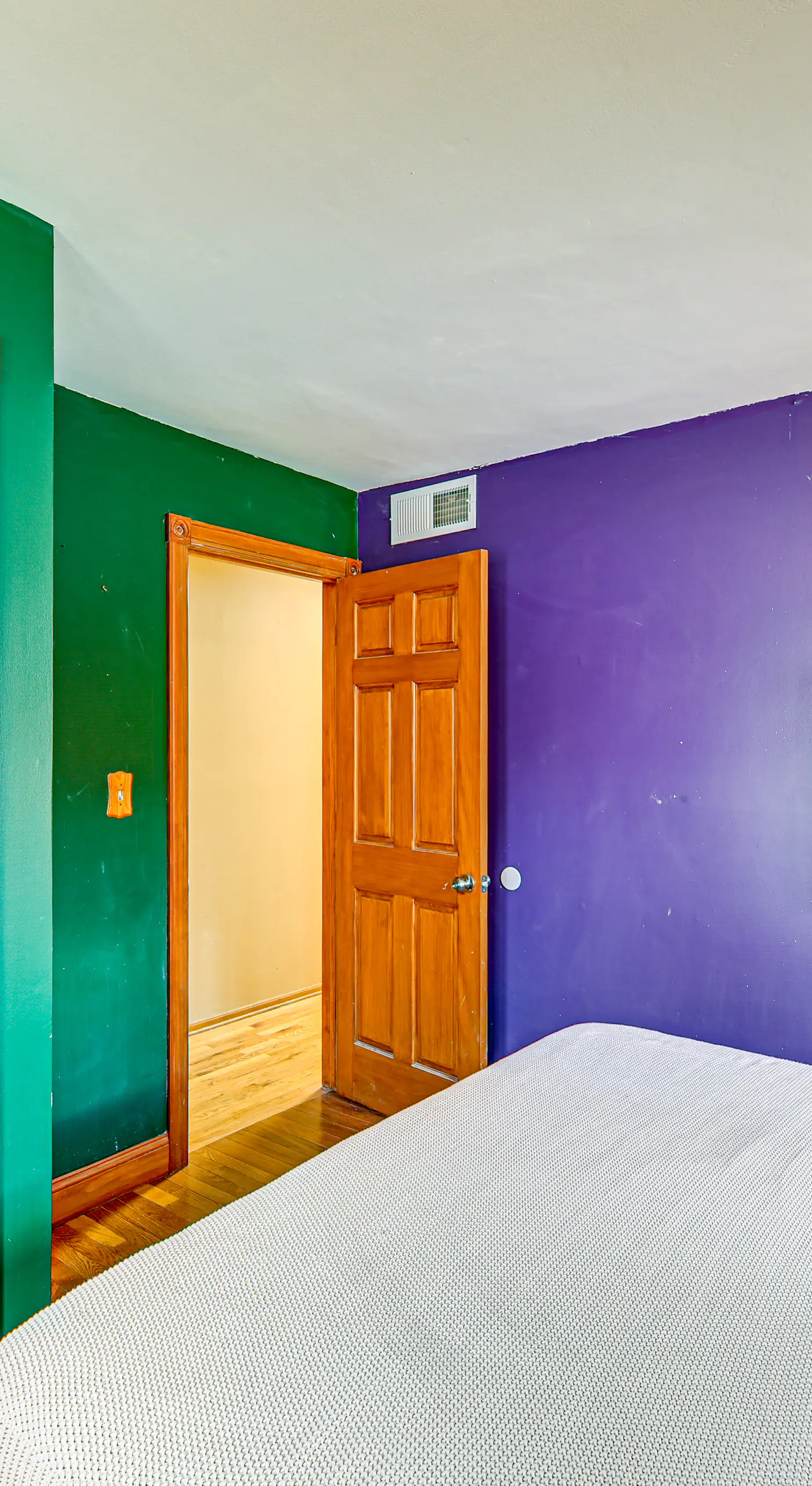 < 1 Mi to Ocean Gate Beach! Lovely Home w/ Hot Tub