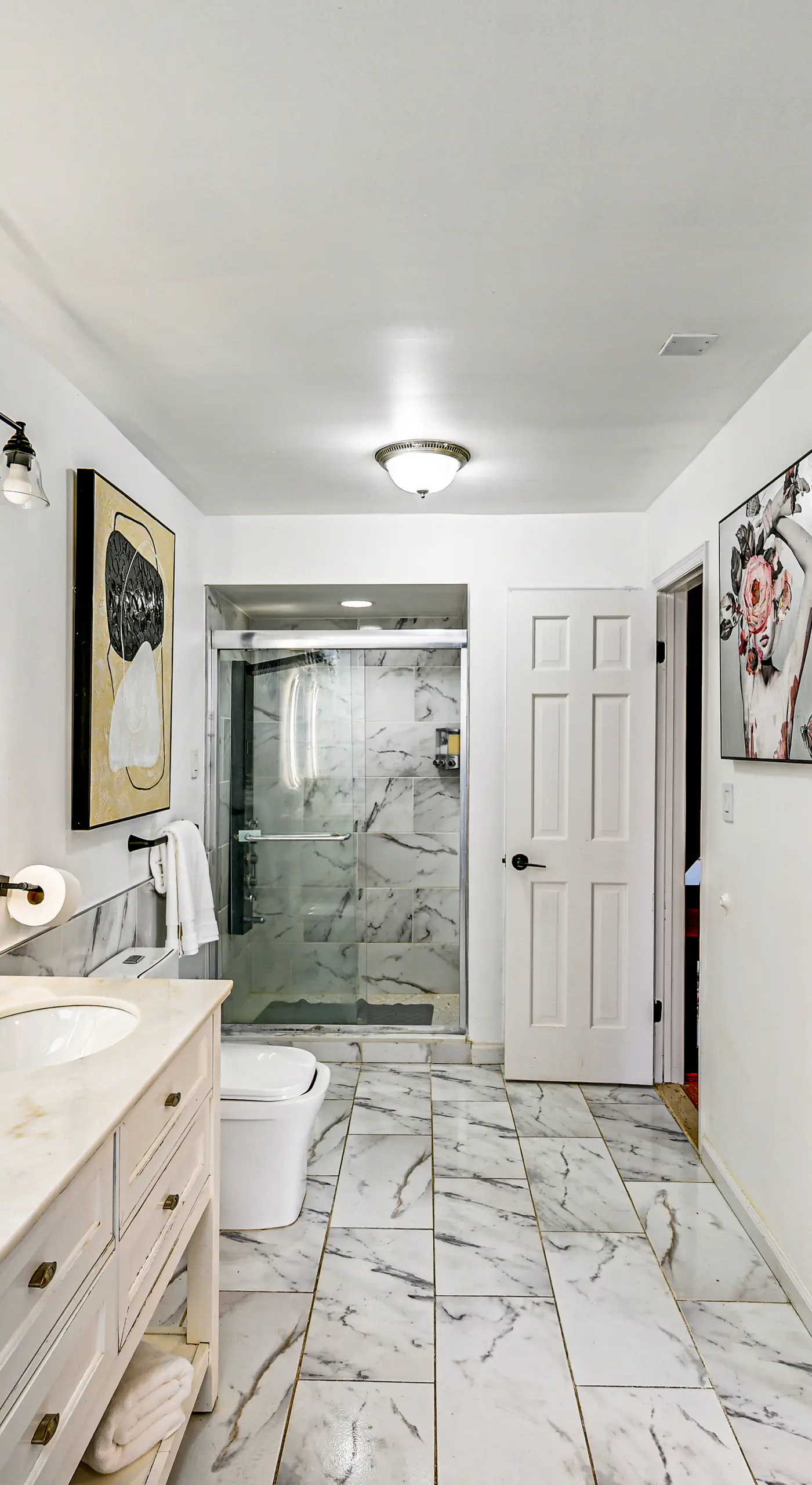 < 1 Mi to Ocean Gate Beach! Lovely Home w/ Hot Tub