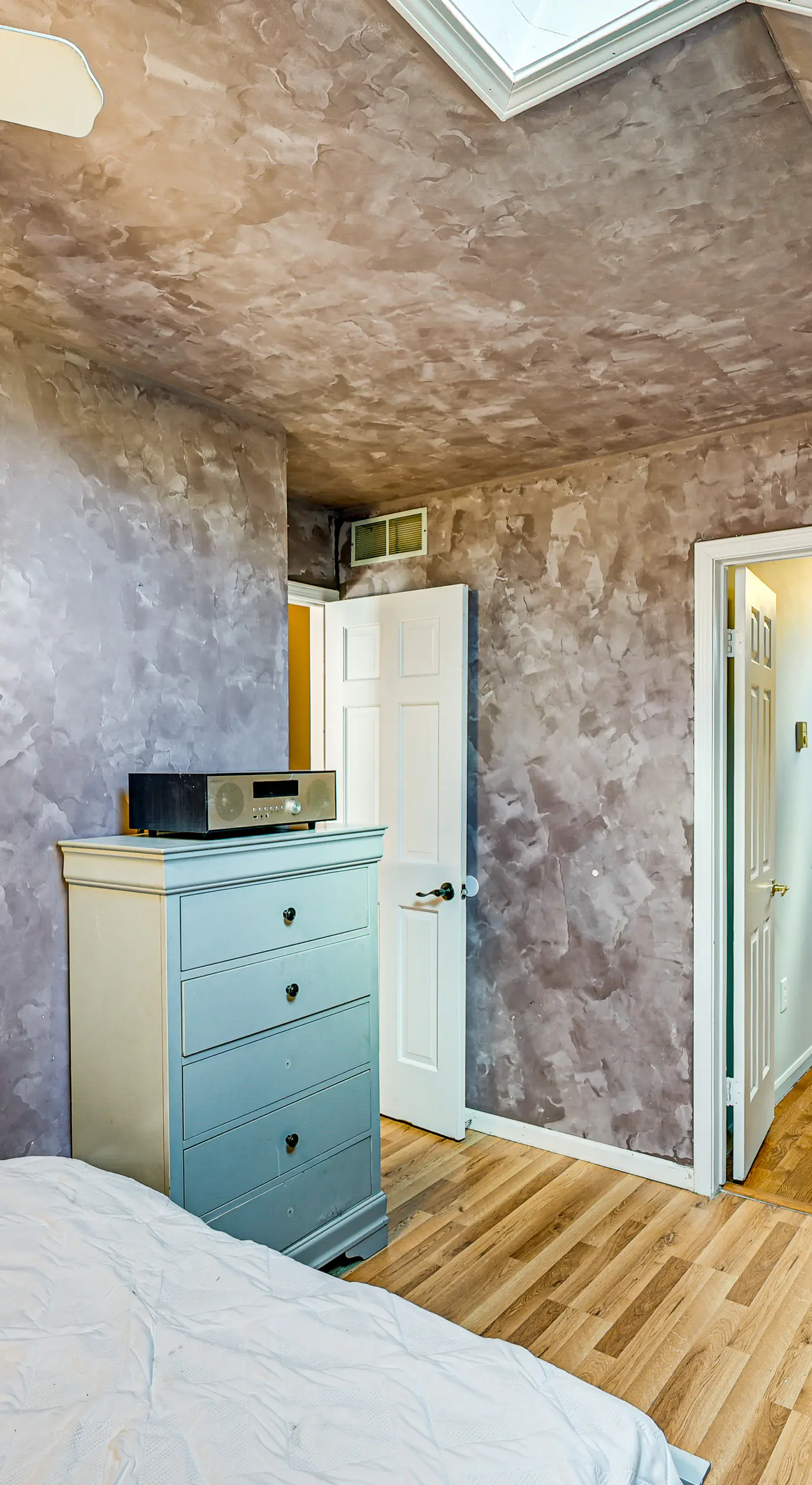 < 1 Mi to Ocean Gate Beach! Lovely Home w/ Hot Tub
