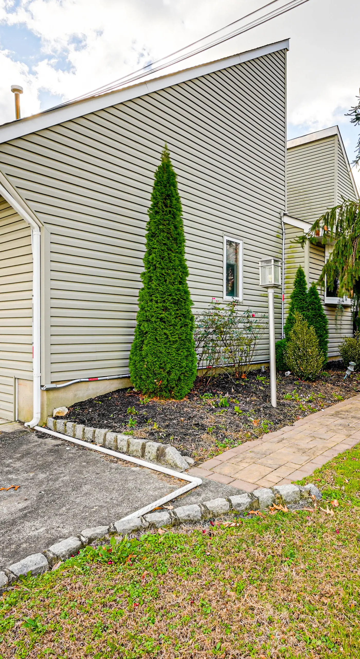 < 1 Mi to Ocean Gate Beach! Lovely Home w/ Hot Tub