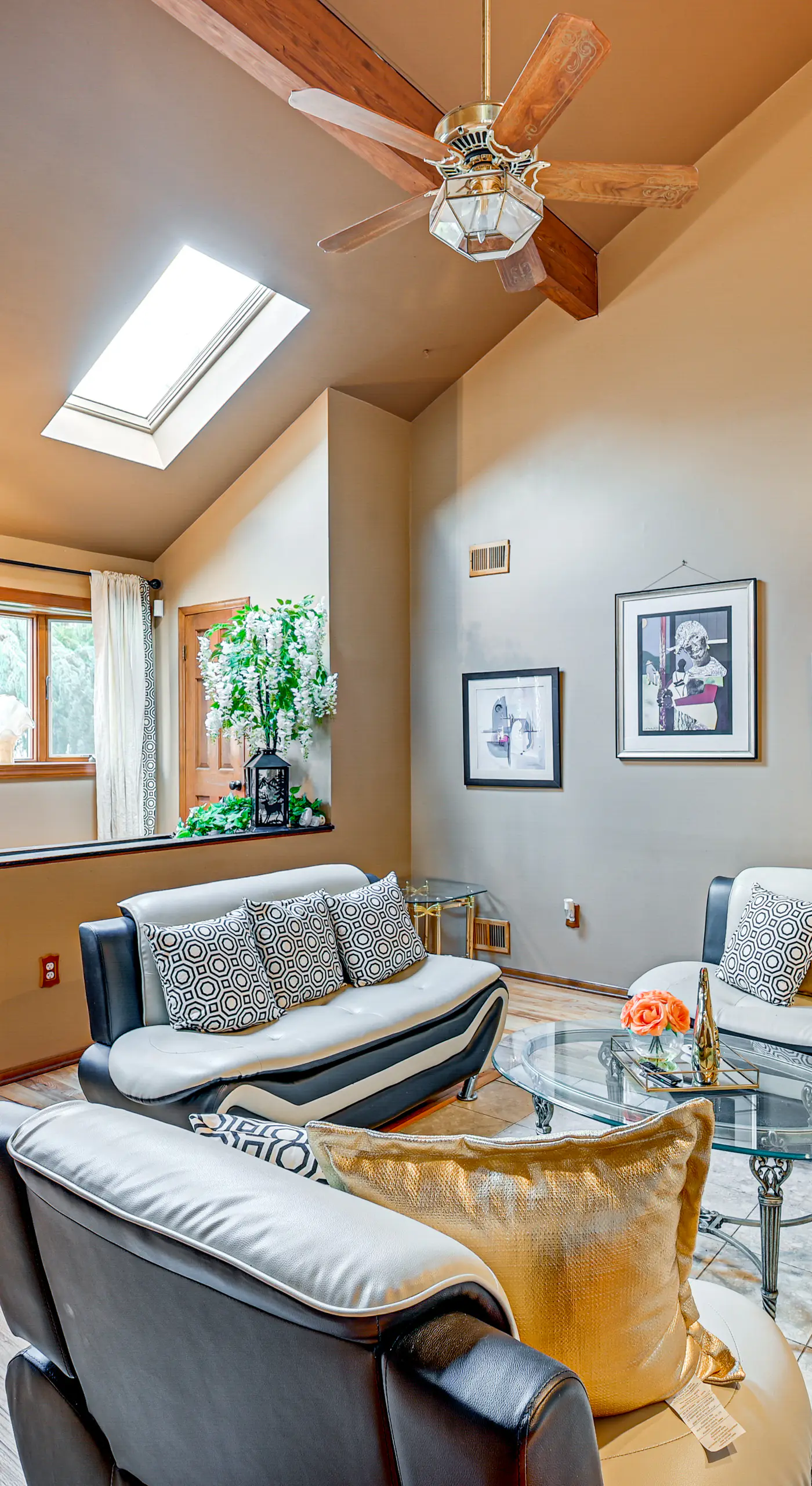 < 1 Mi to Ocean Gate Beach! Lovely Home w/ Hot Tub