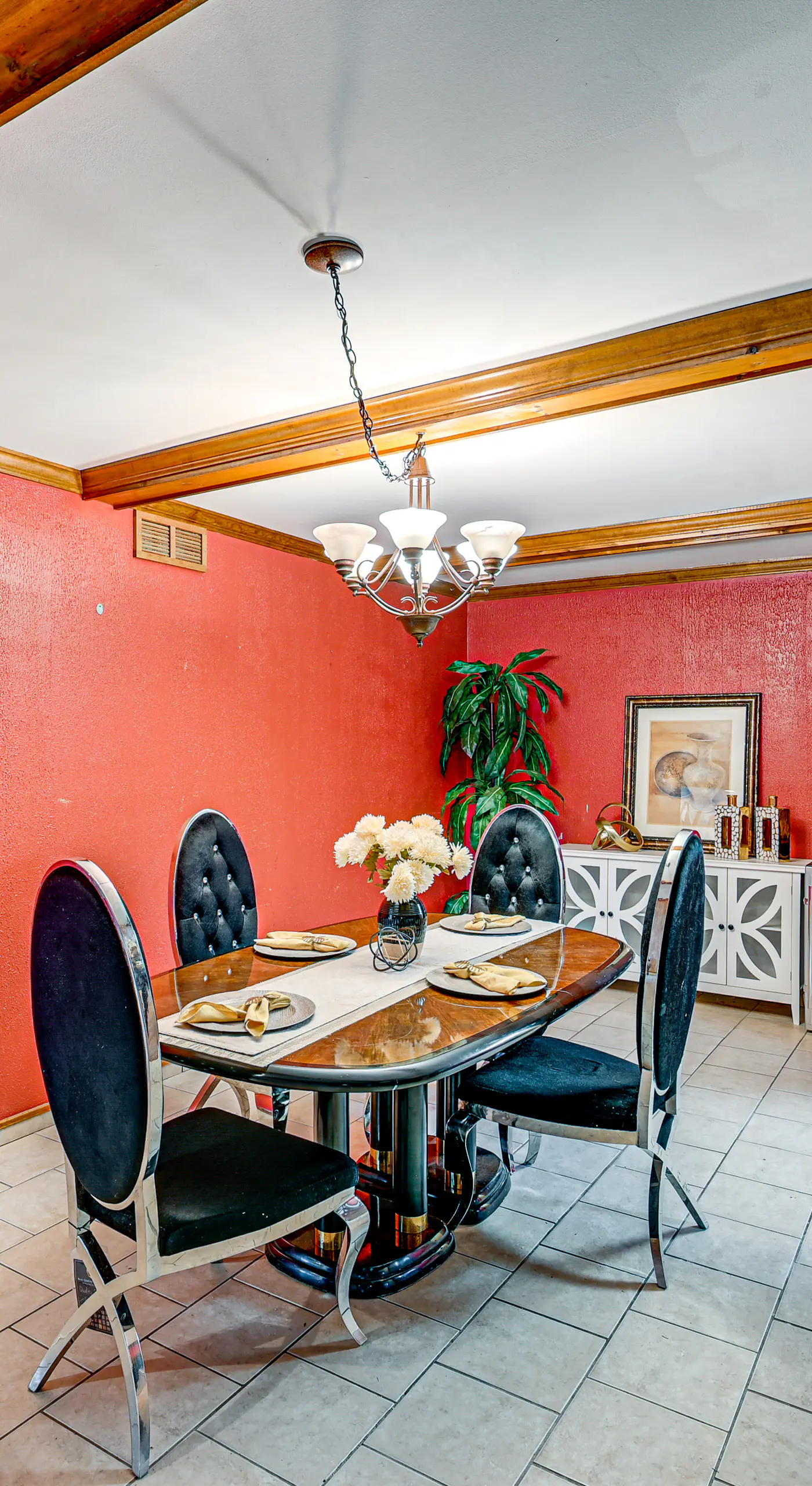 < 1 Mi to Ocean Gate Beach! Lovely Home w/ Hot Tub