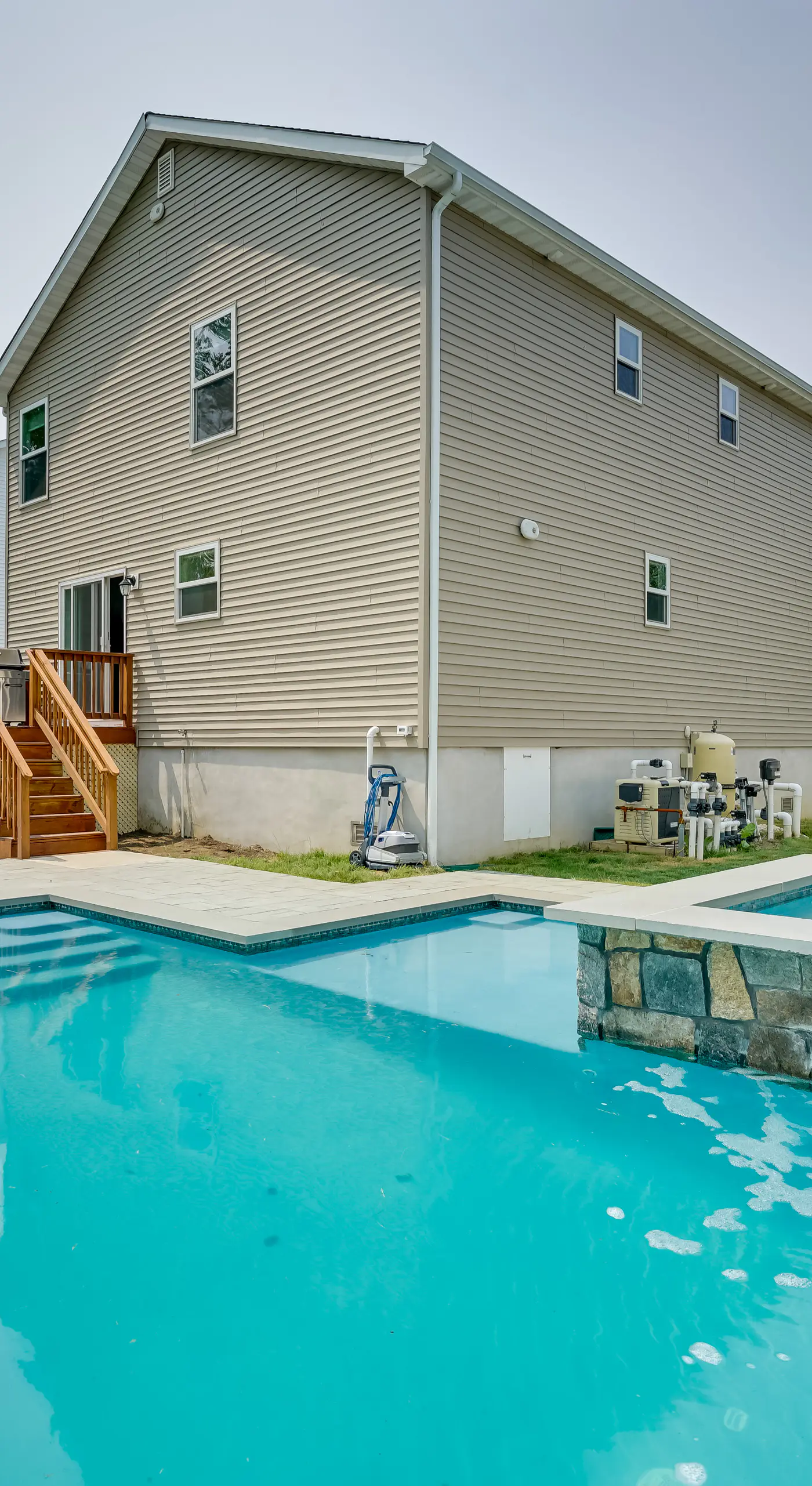 Gorgeous Keansburg Home w/ Pool: Walk to Beach!