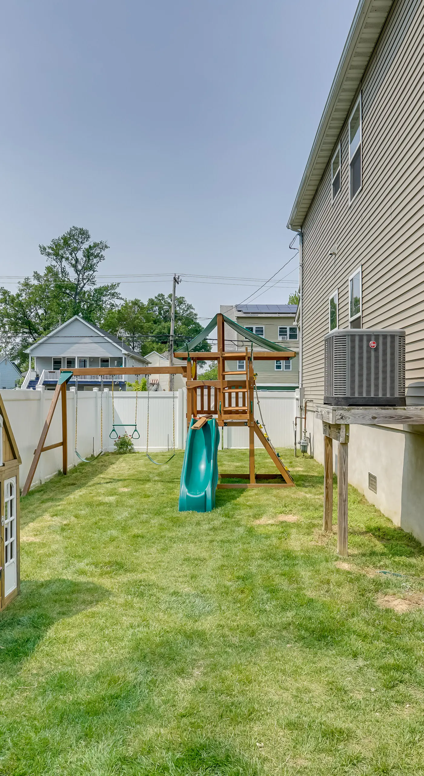 Gorgeous Keansburg Home w/ Pool: Walk to Beach!