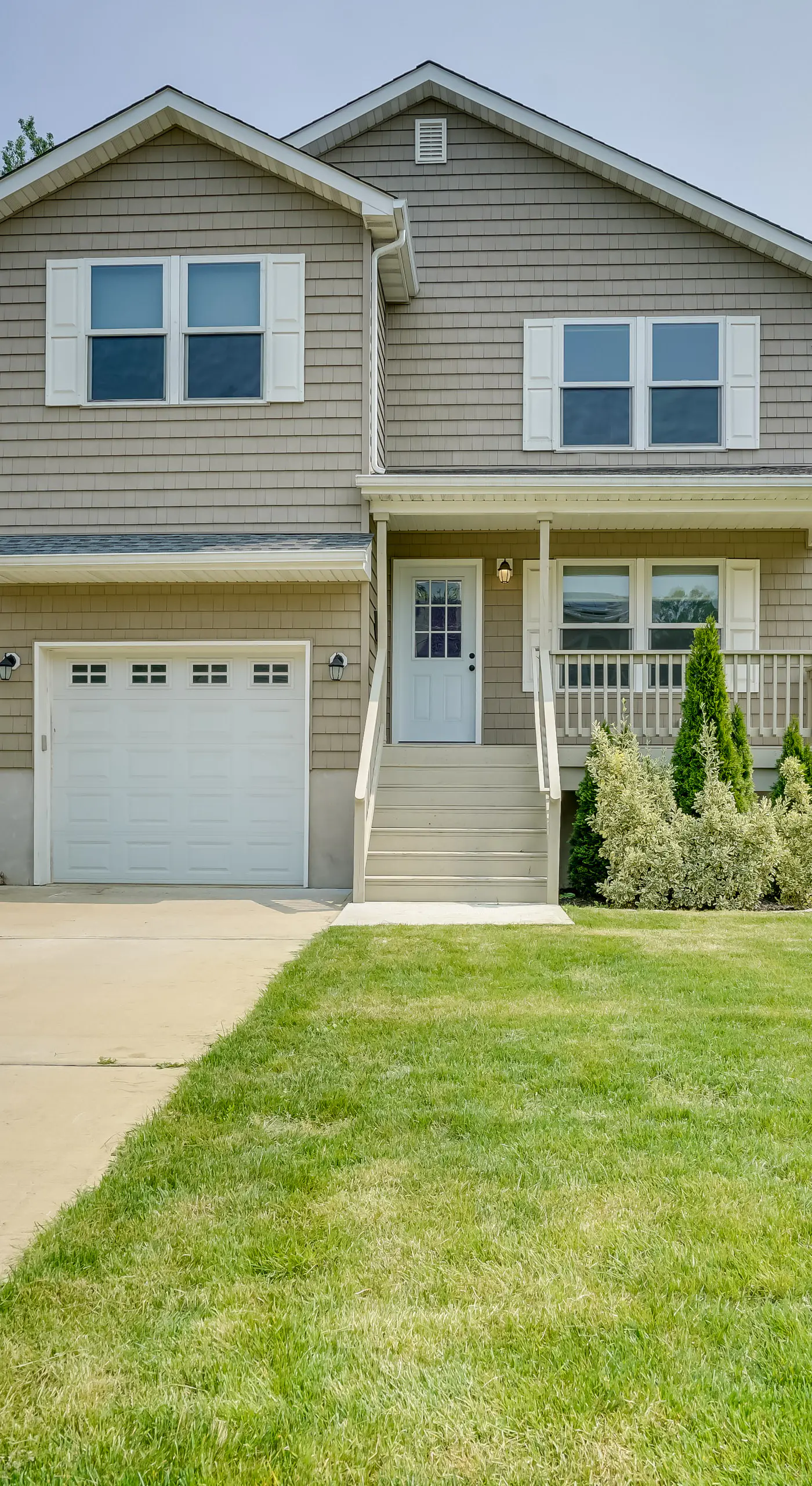 Gorgeous Keansburg Home w/ Pool: Walk to Beach!