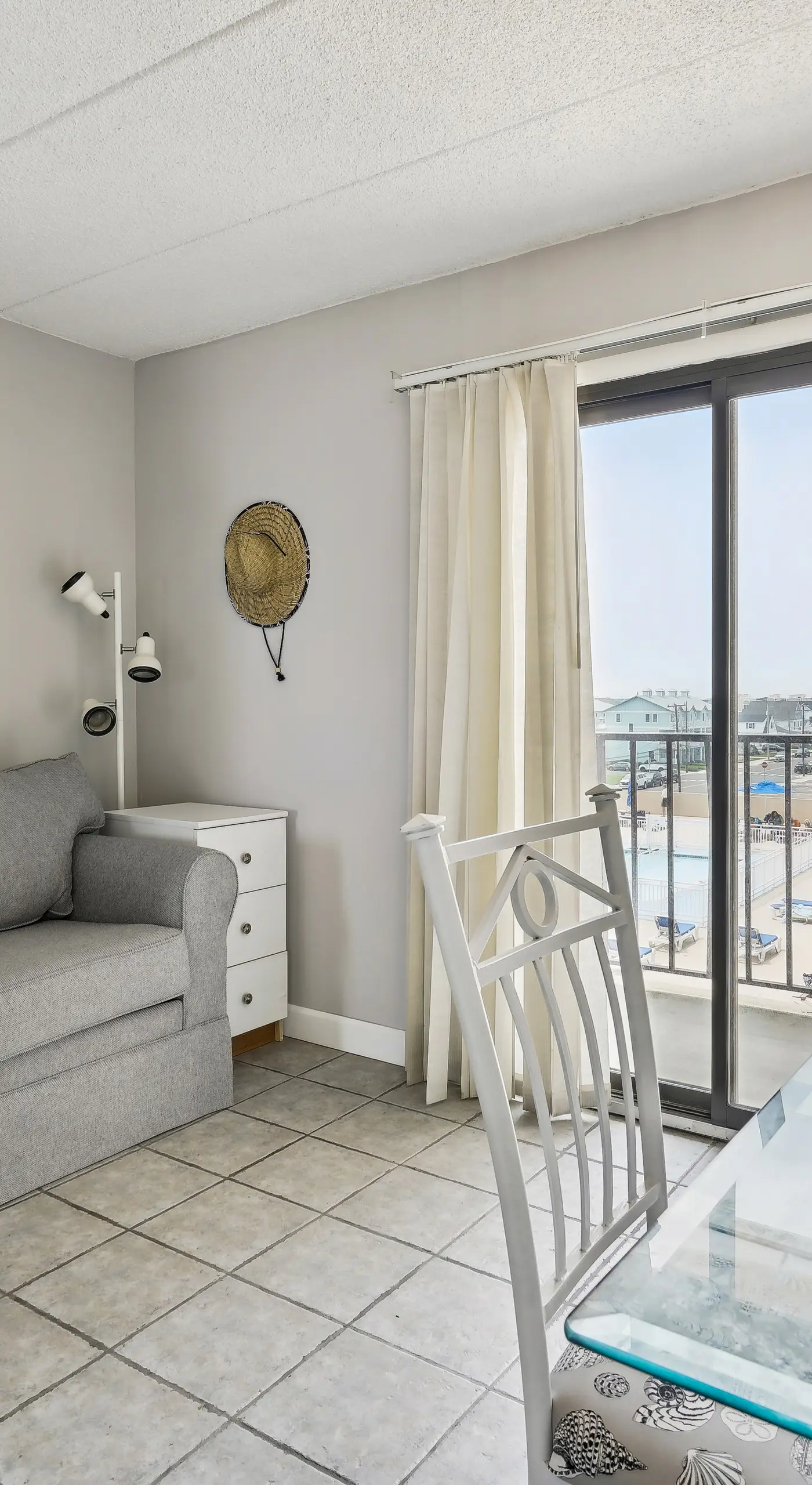 Beachfront Fourth-Floor Condo w/ Community Pool!