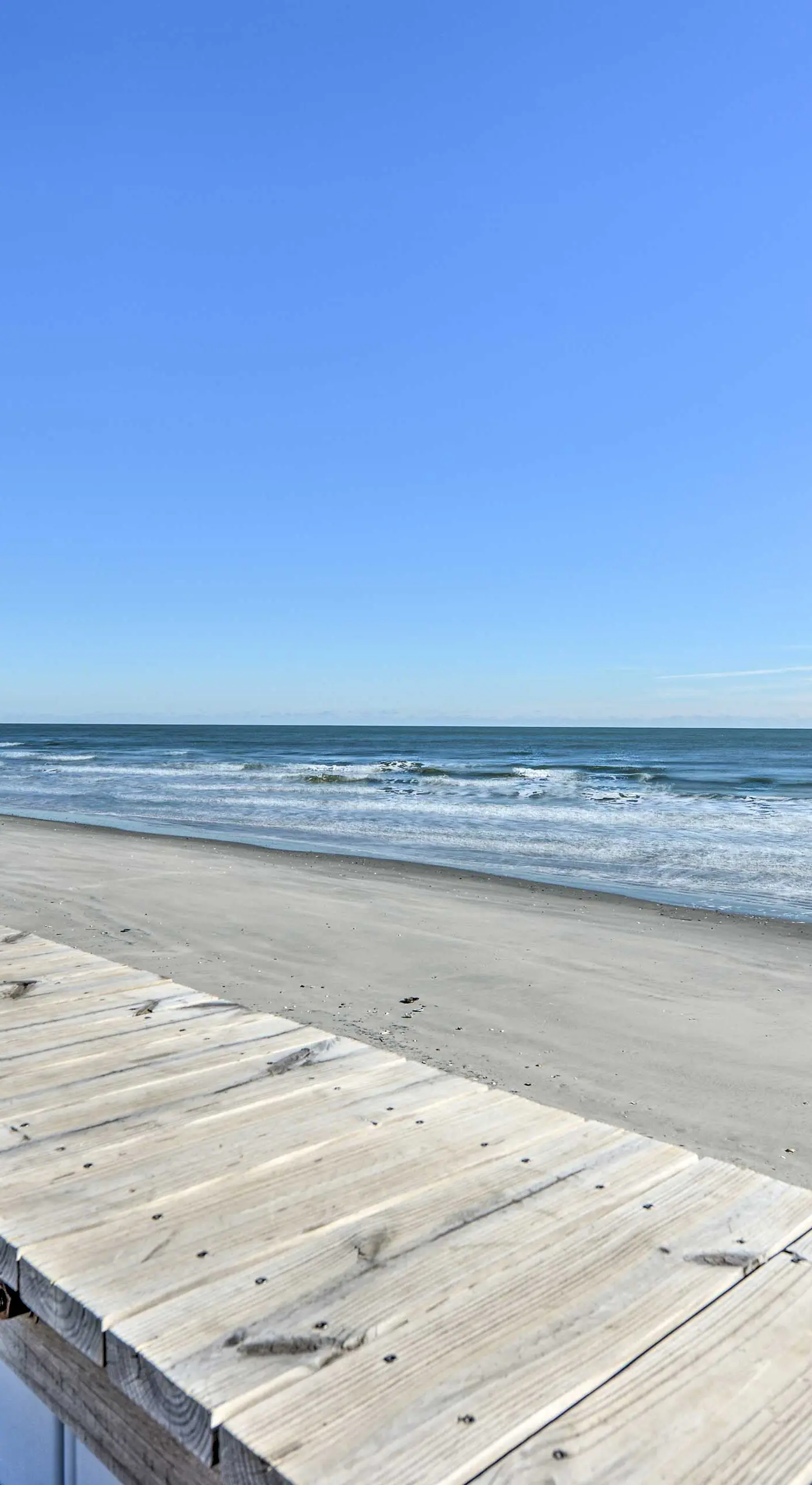 Beachfront Fourth-Floor Condo w/ Community Pool!