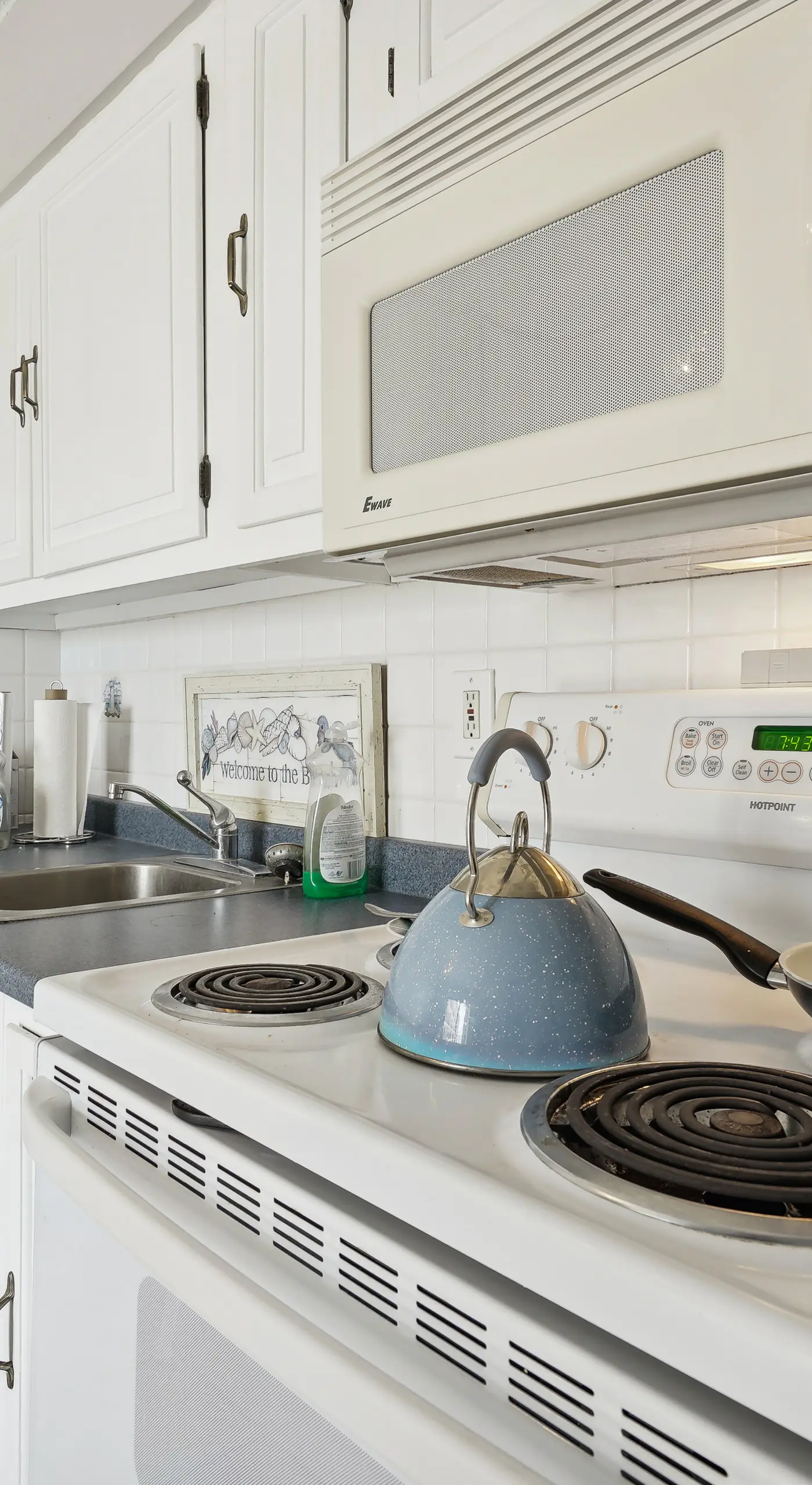 Beachfront Fourth-Floor Condo w/ Community Pool!