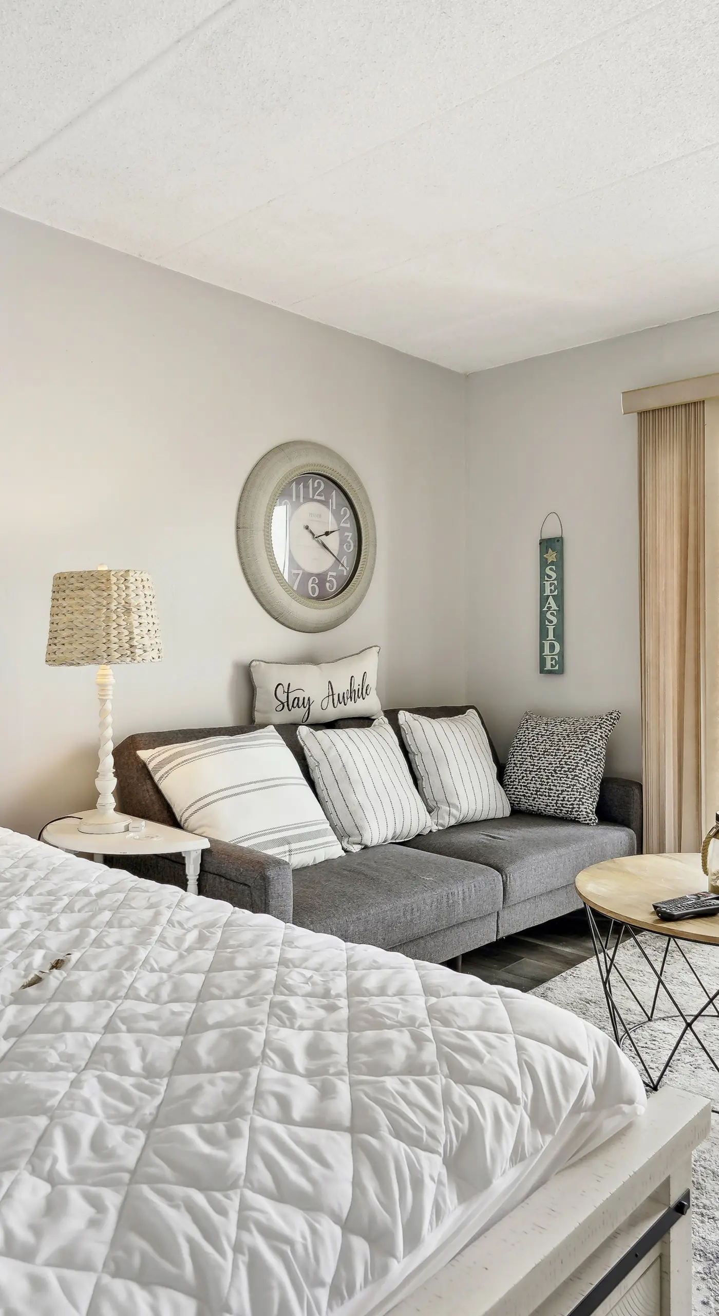 Beachfront Fourth-Floor Condo w/ Community Pool!