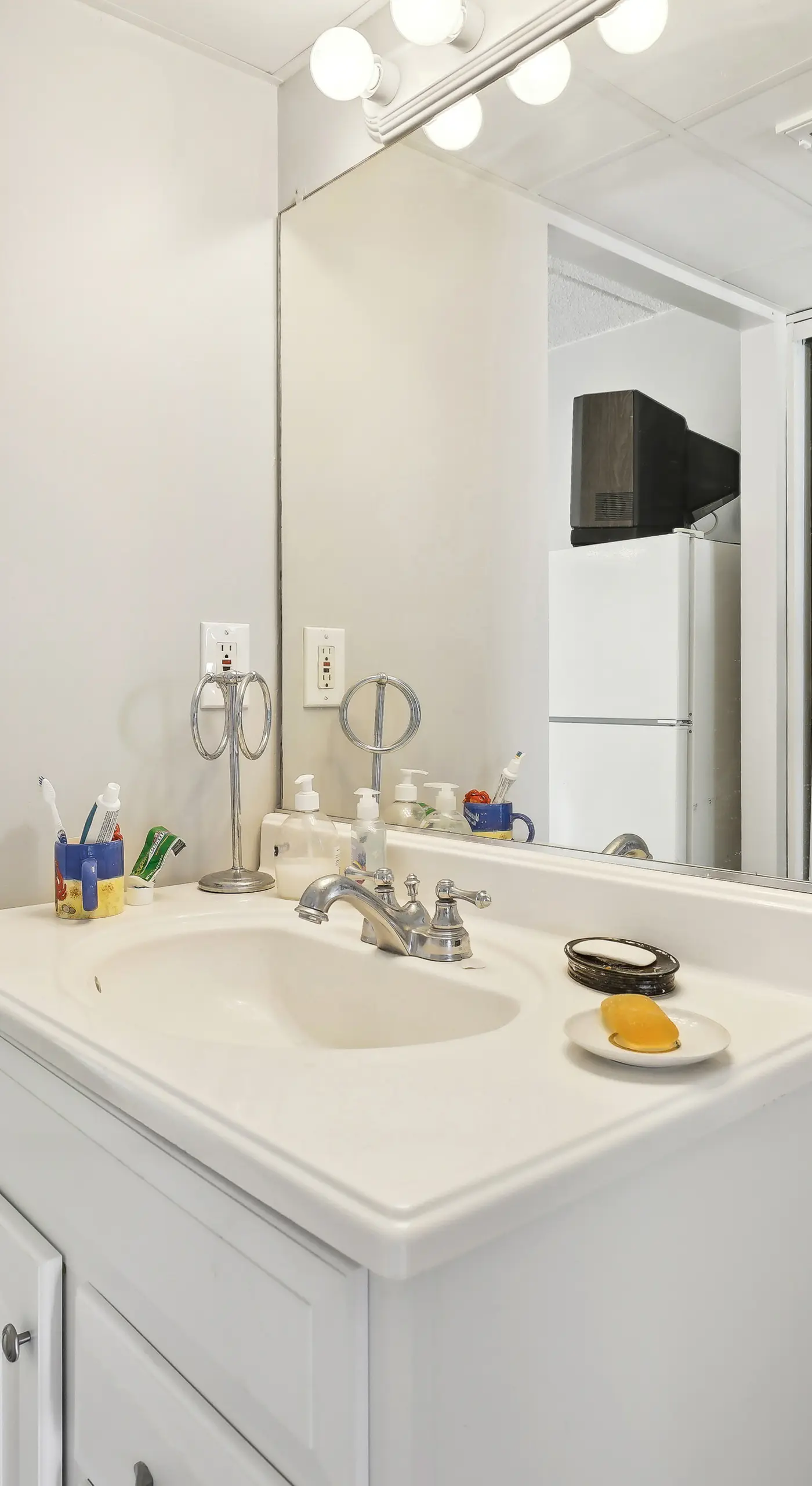Beachfront Fourth-Floor Condo w/ Community Pool!