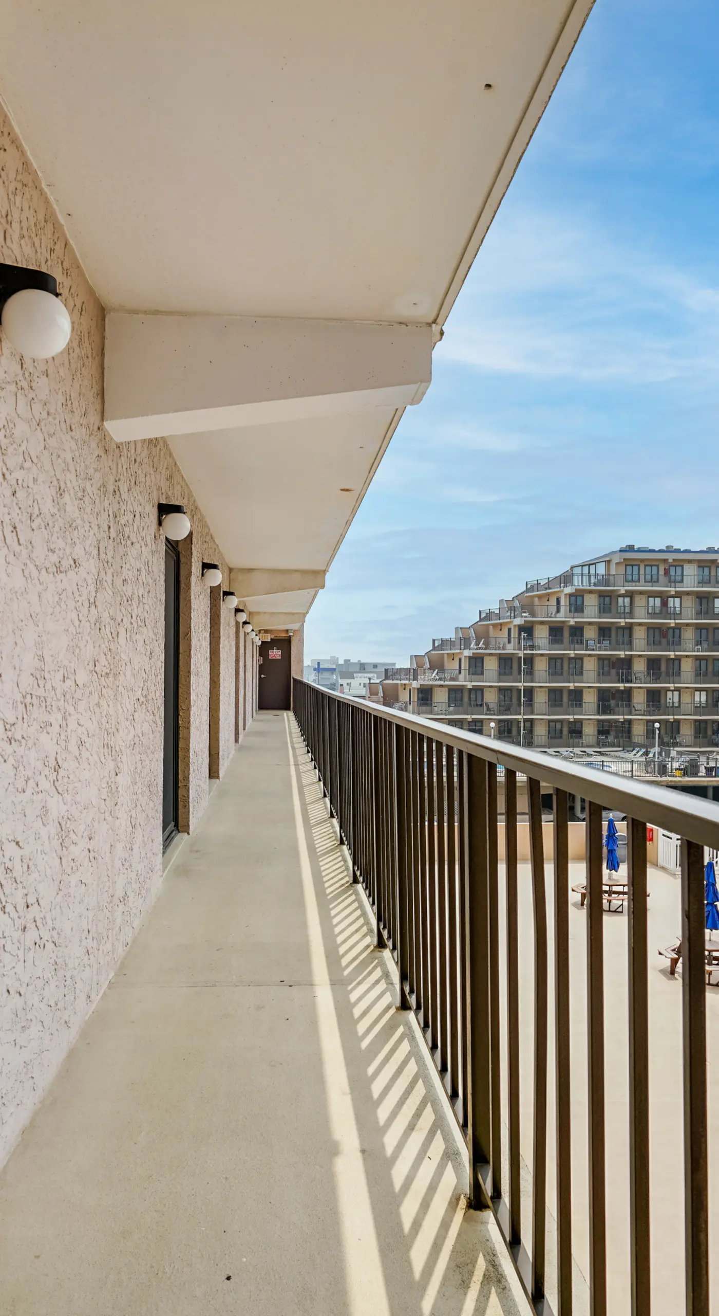 Beachfront Fourth-Floor Condo w/ Community Pool!