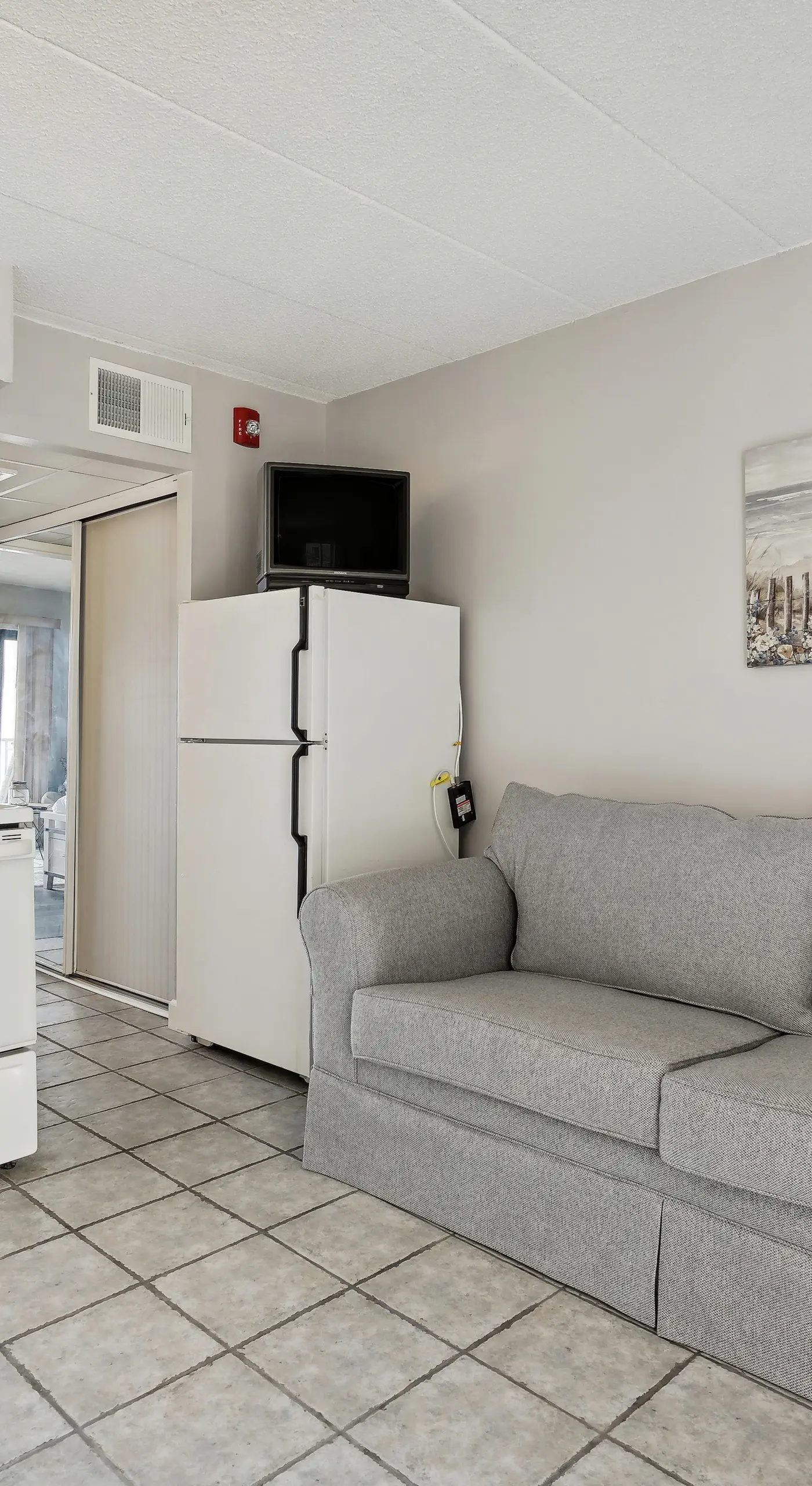Beachfront Fourth-Floor Condo w/ Community Pool!